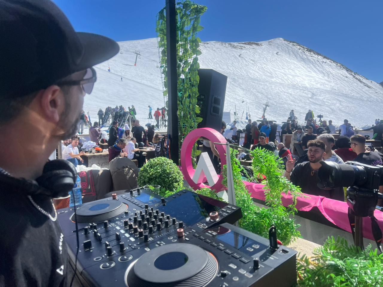 Ambient al Pas de la Casa durant el primer matí del festival.