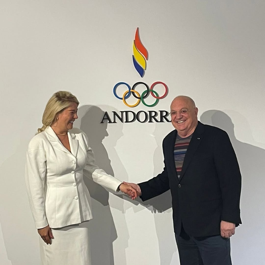 El president del COA, Xavier Espot Miró, allarga la mà a la representant russa.