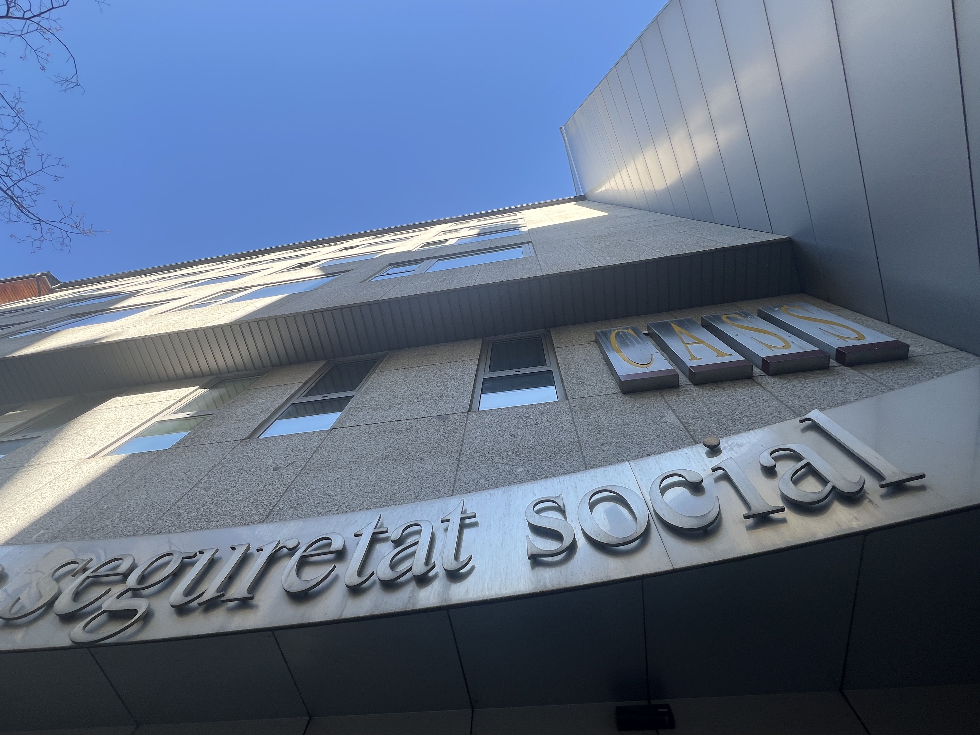 Una imatge de la façana de la Seguretat Social.