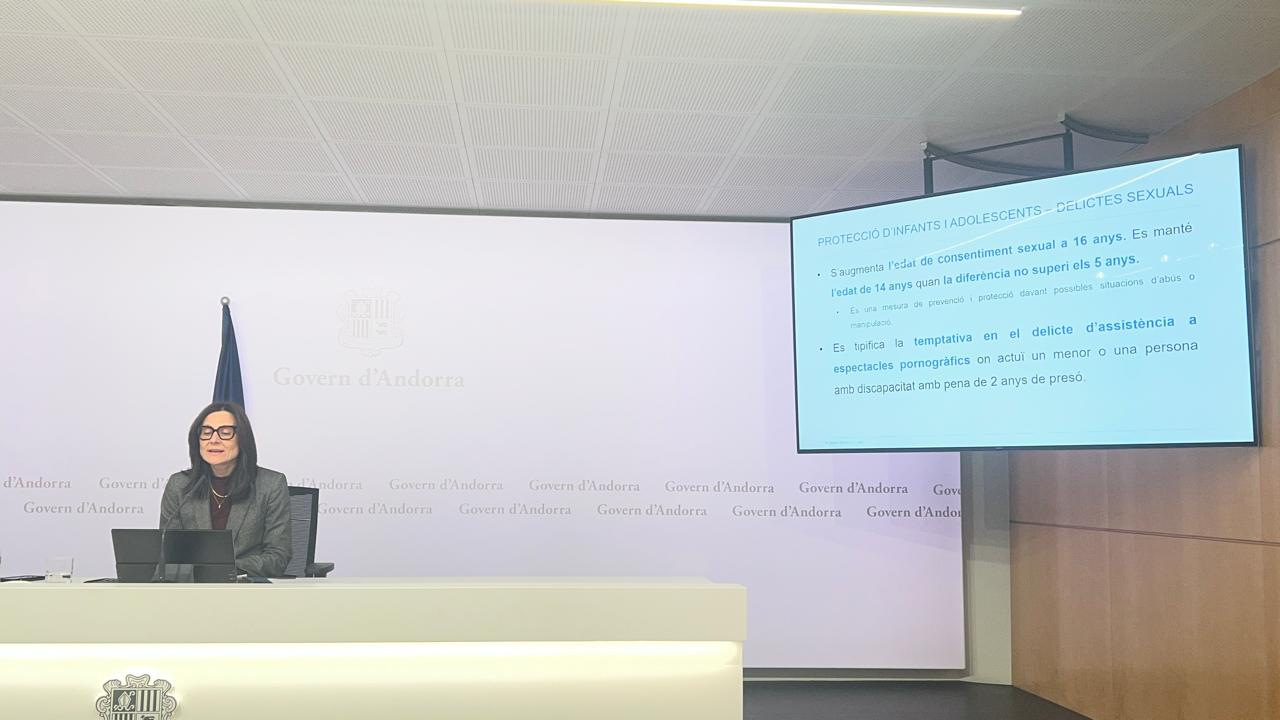 La ministra d'Interior i Justícia, Ester Molné, explicant els canvis.