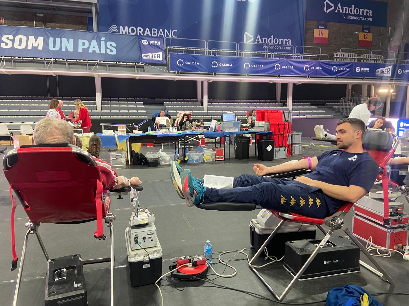 Diversos treballadors del MoraBanc Andorra han participat en la jornada. Diversos treballadors del MoraBanc Andorra han participat en la jornada.