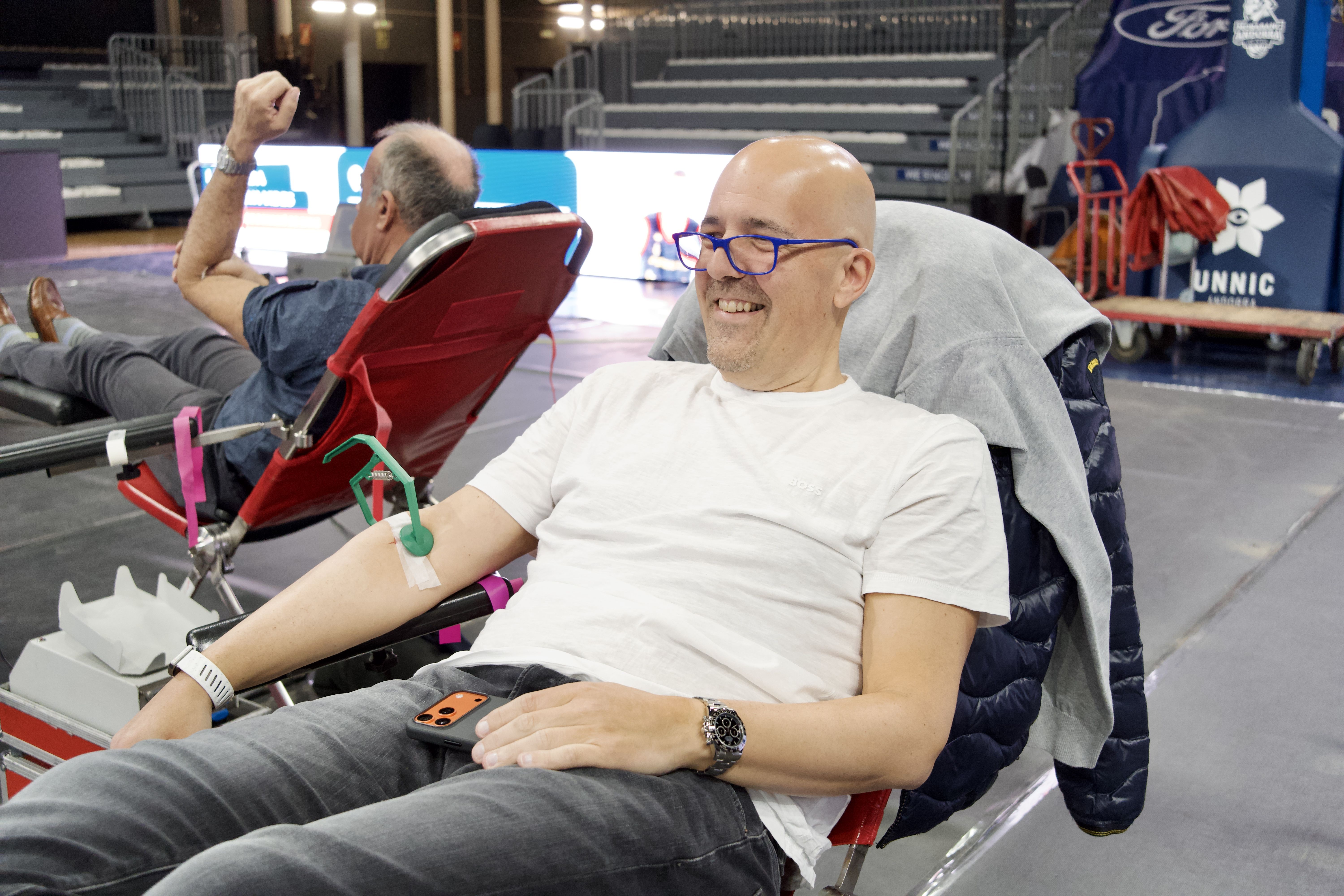 El president del MoraBanc Andorra, Gorka Aixàs, en la setena campanya de donació de sang. 