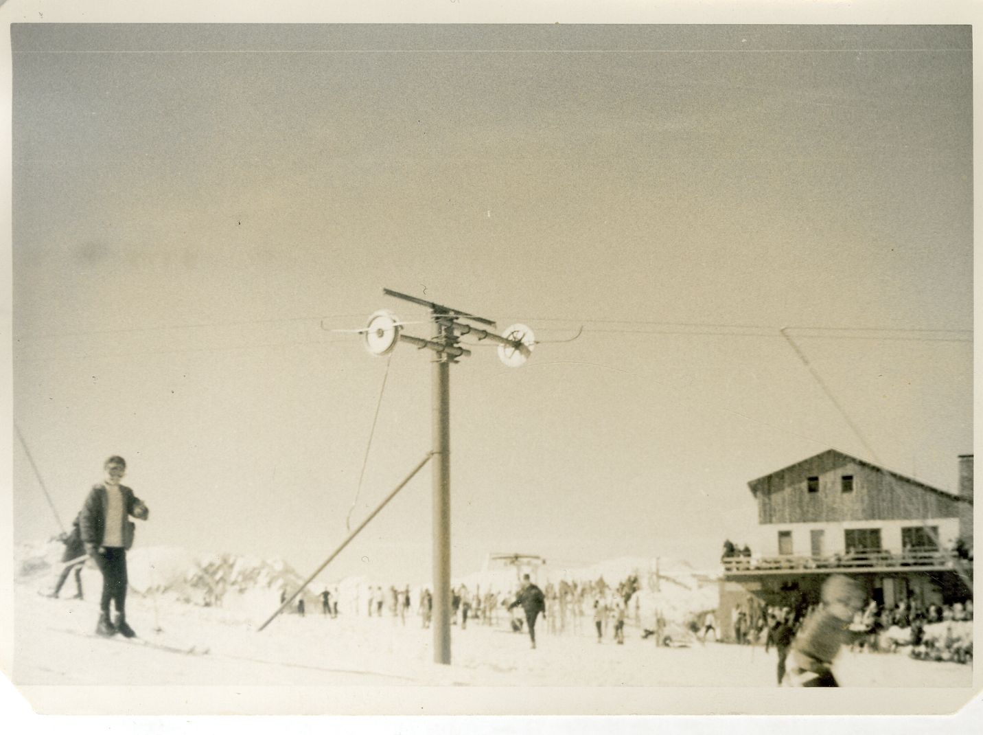 Foto històrica d'esquiadors a Soldeu.