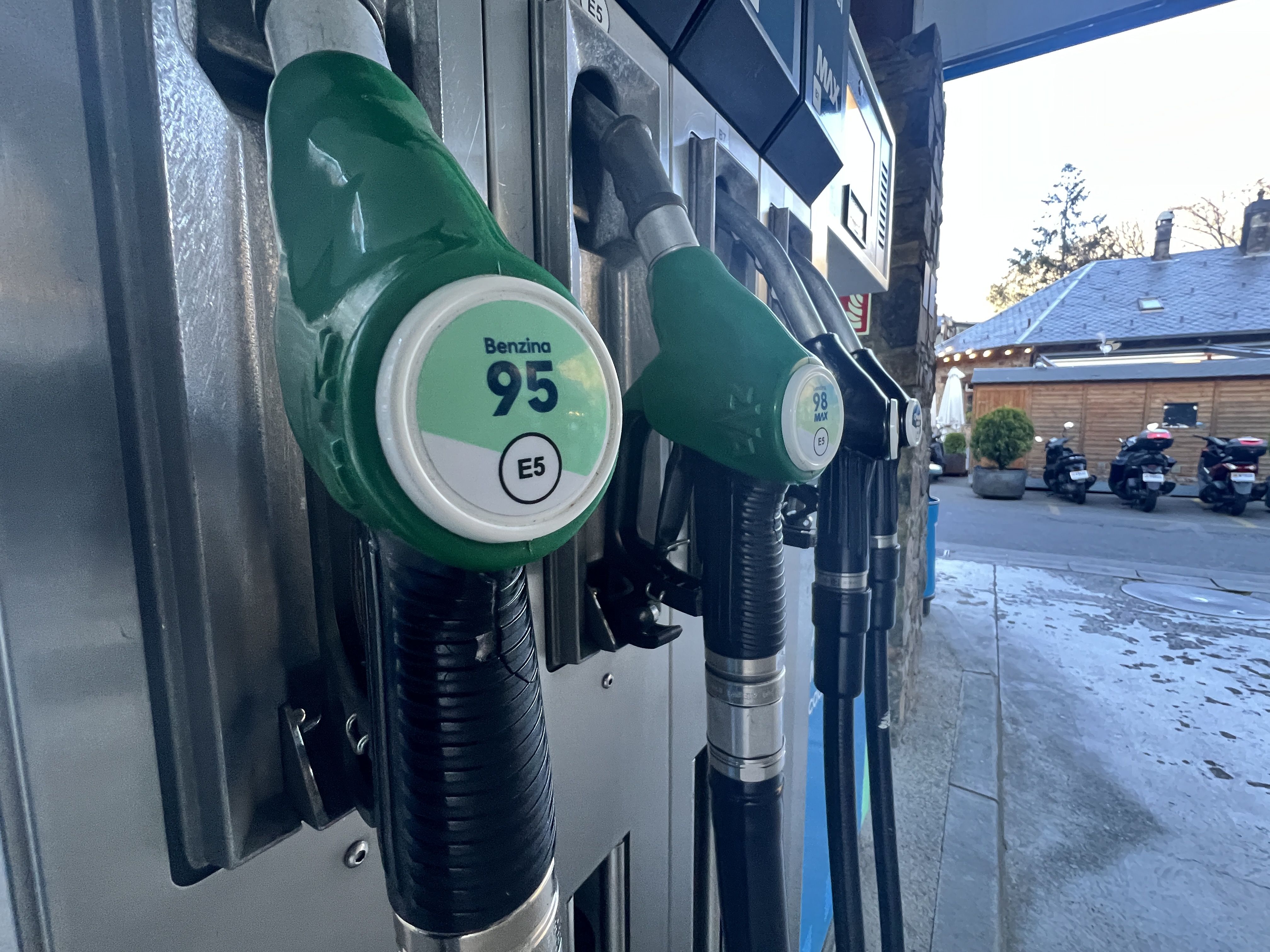 Sortidors de benzina. Sortidors de benzina.