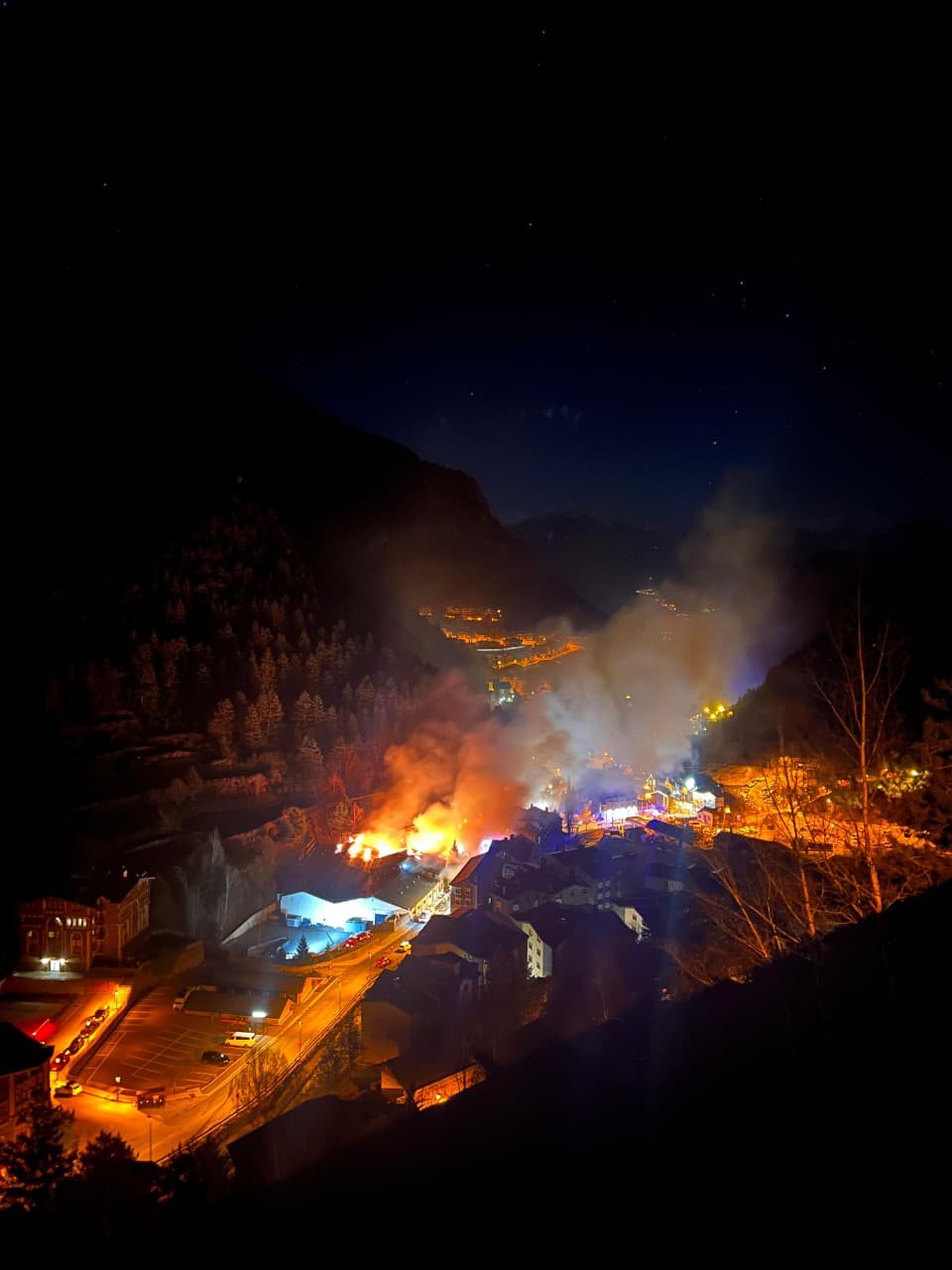 Imatges de l'incendi a Arinsal. Imatges de l'incendi a Arinsal.