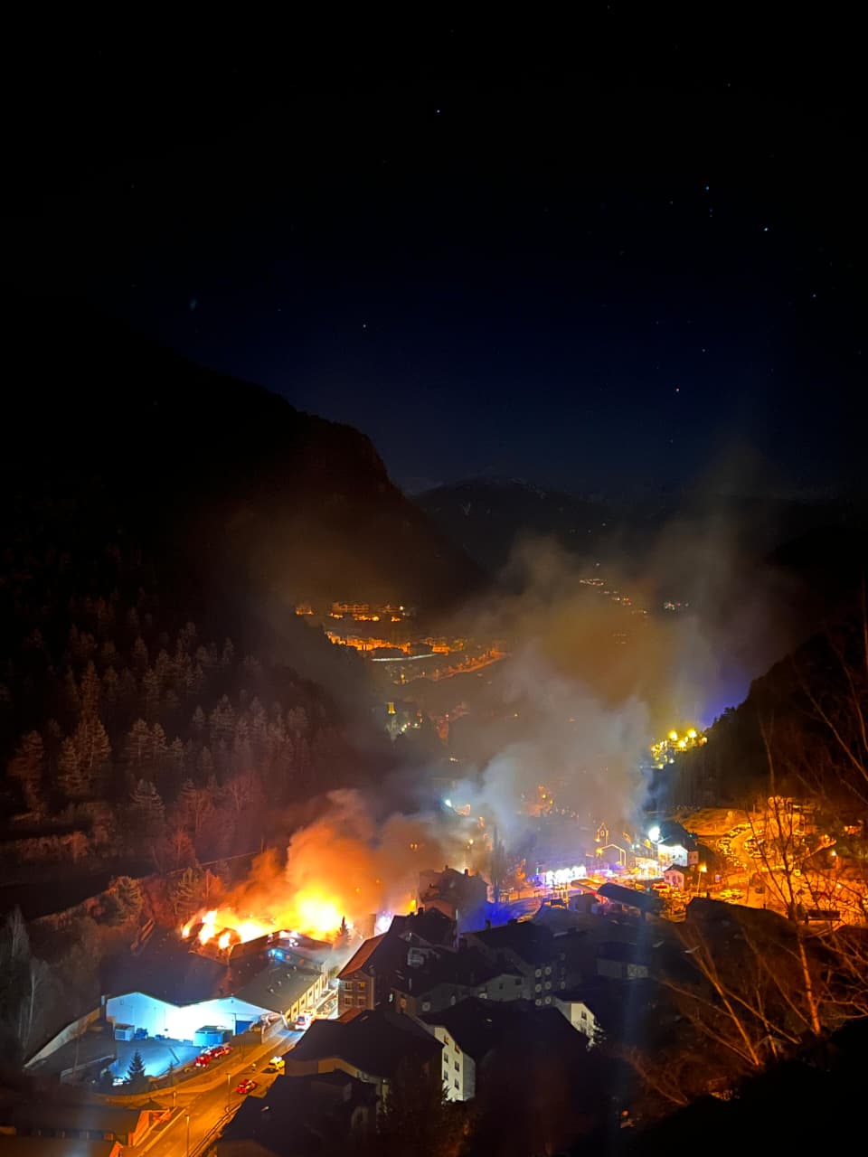 Imatges de l'incendi a Arinsal. Imatges de l'incendi a Arinsal.