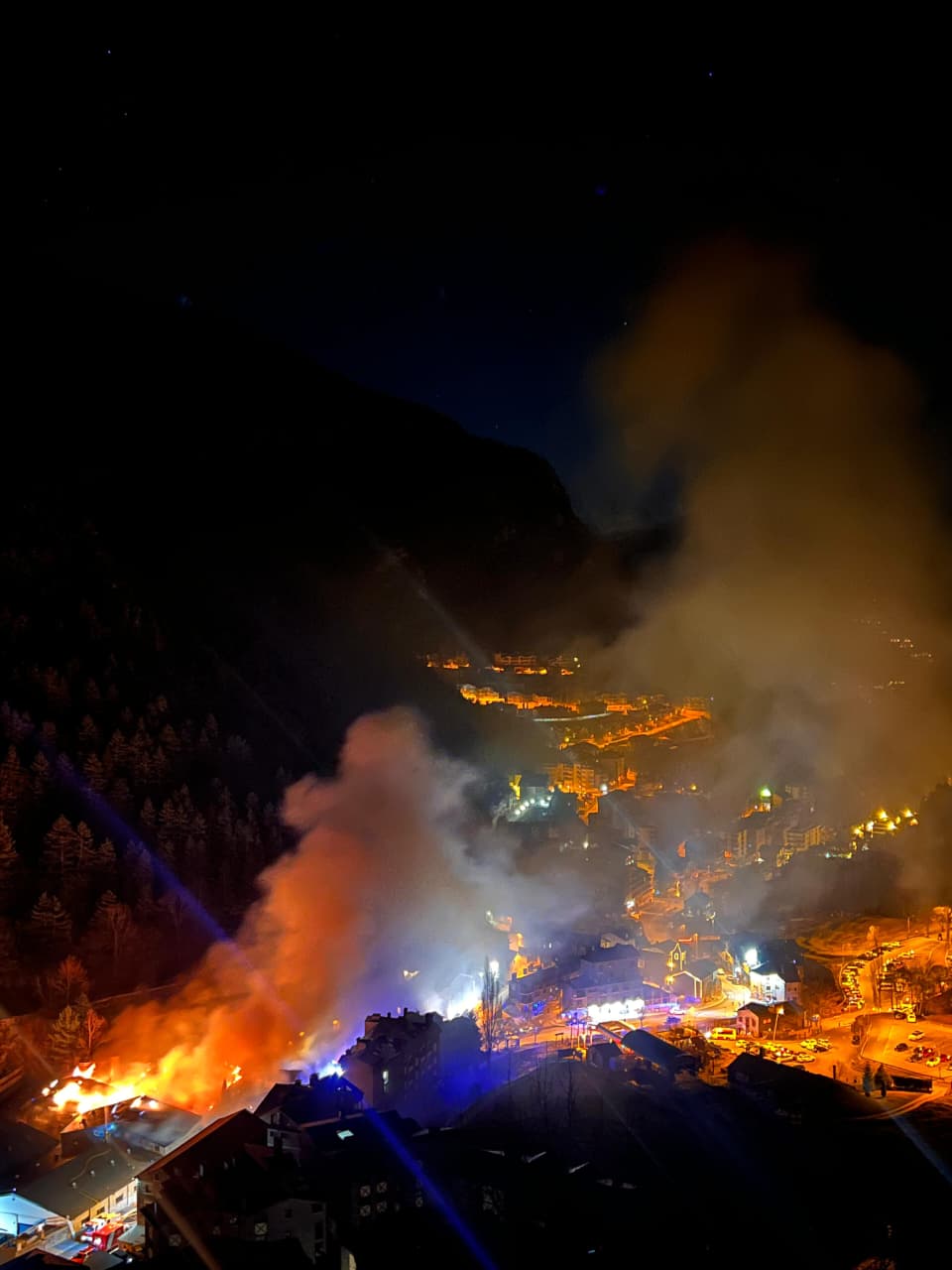 Imatges de l'incendi a Arinsal. Imatges de l'incendi a Arinsal.