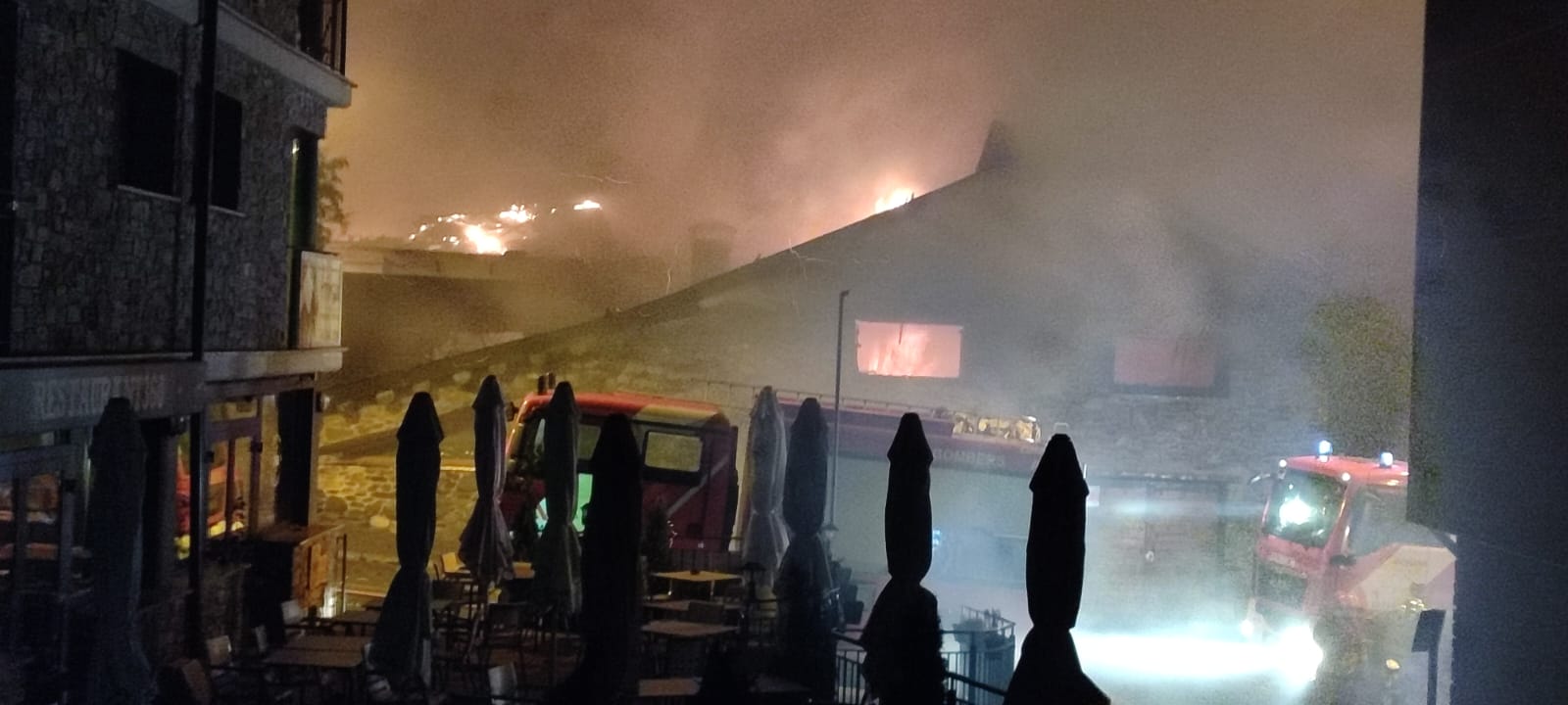 Imatges de l'incendi a Arinsal. Imatges de l'incendi a Arinsal.