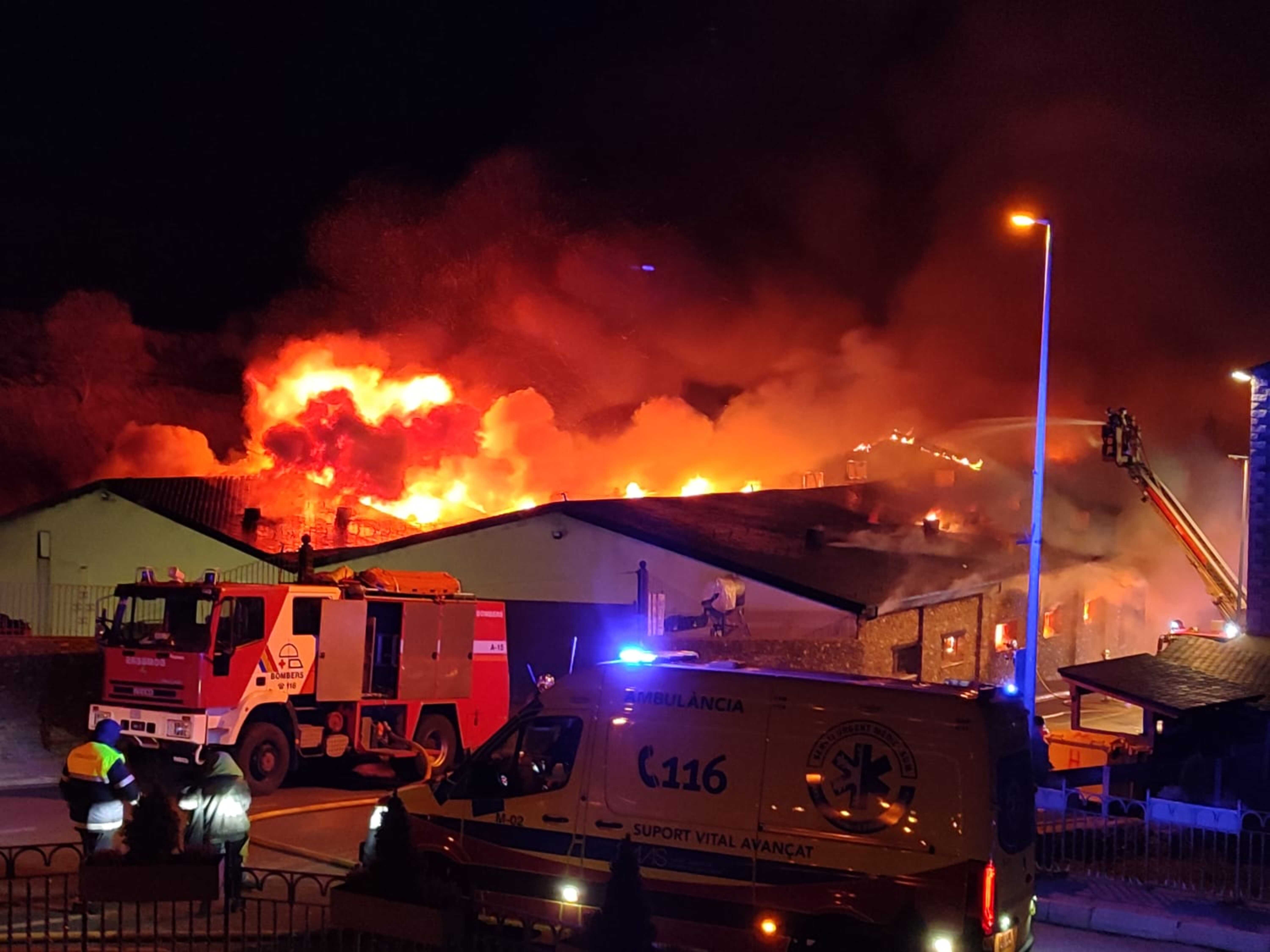 Imatges de l'incendi a Arinsal. Imatges de l'incendi a Arinsal.