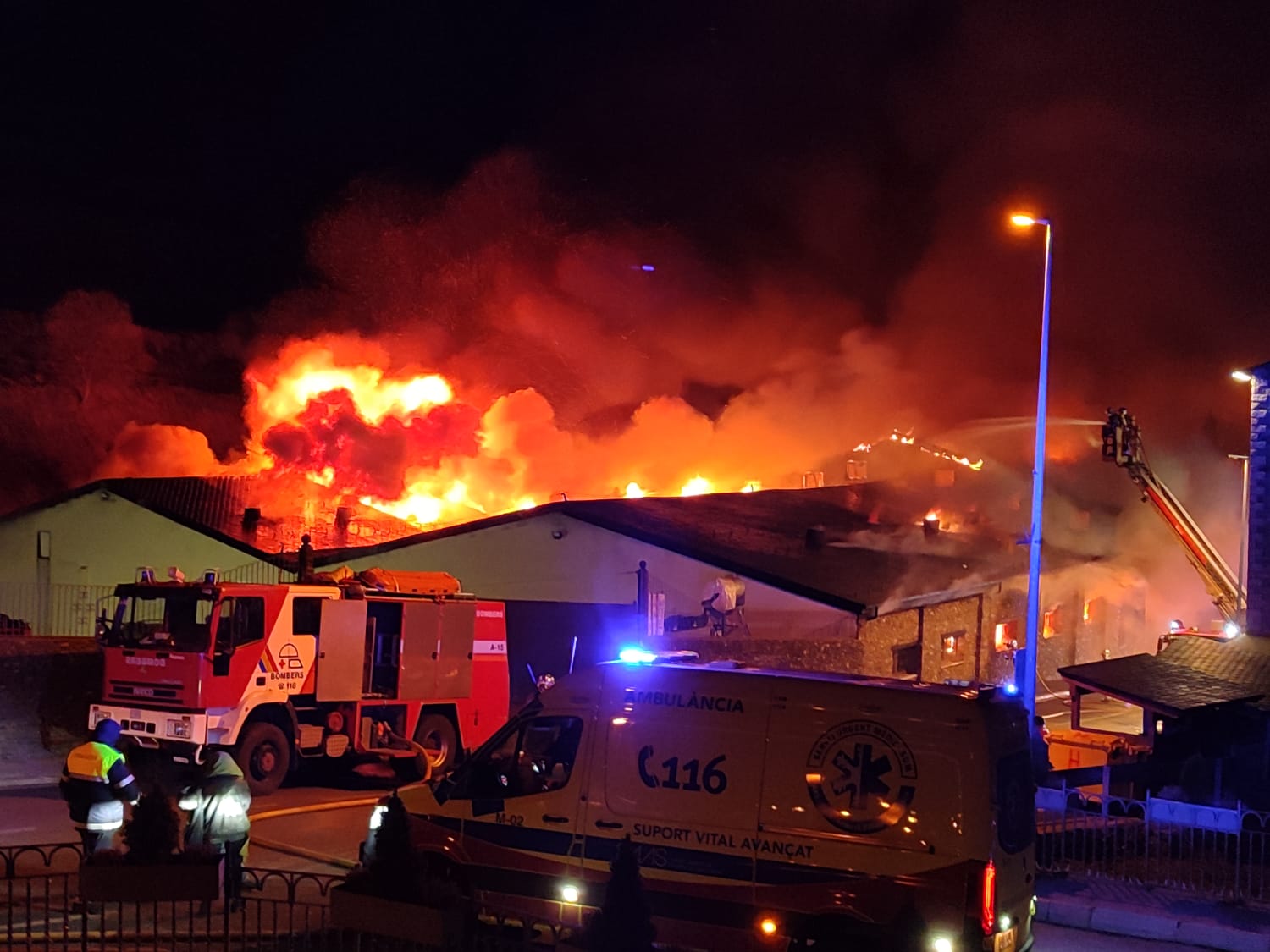 Imatges de l'incendi a Arinsal. Imatges de l'incendi a Arinsal.
