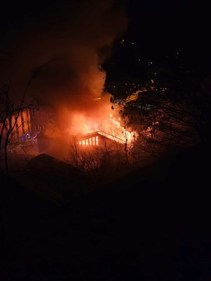 Imatges de l'incendi a Arinsal. Imatges de l'incendi a Arinsal.