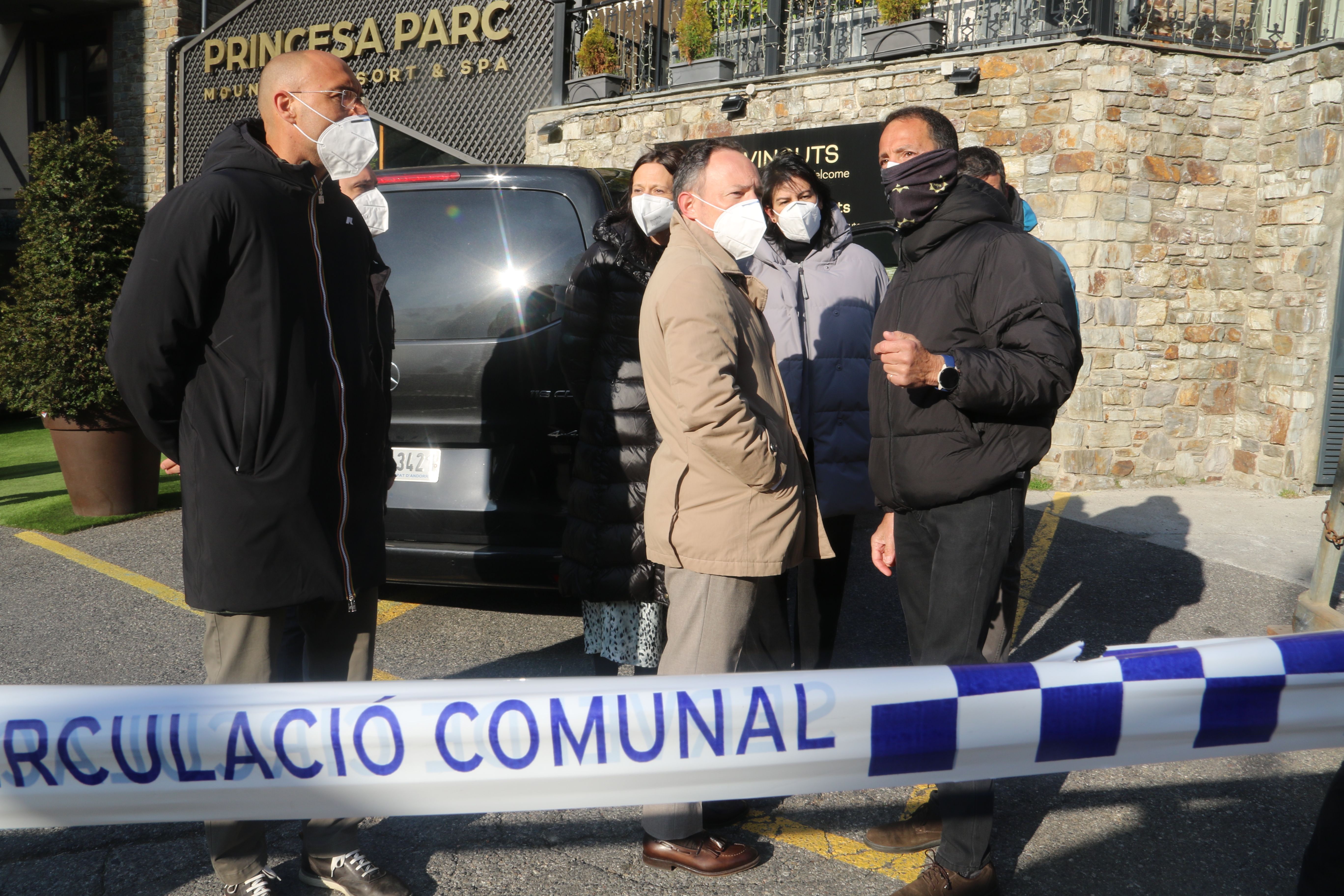 Reunió a peu dret de les autoritats Reunió a peu dret de les autoritats