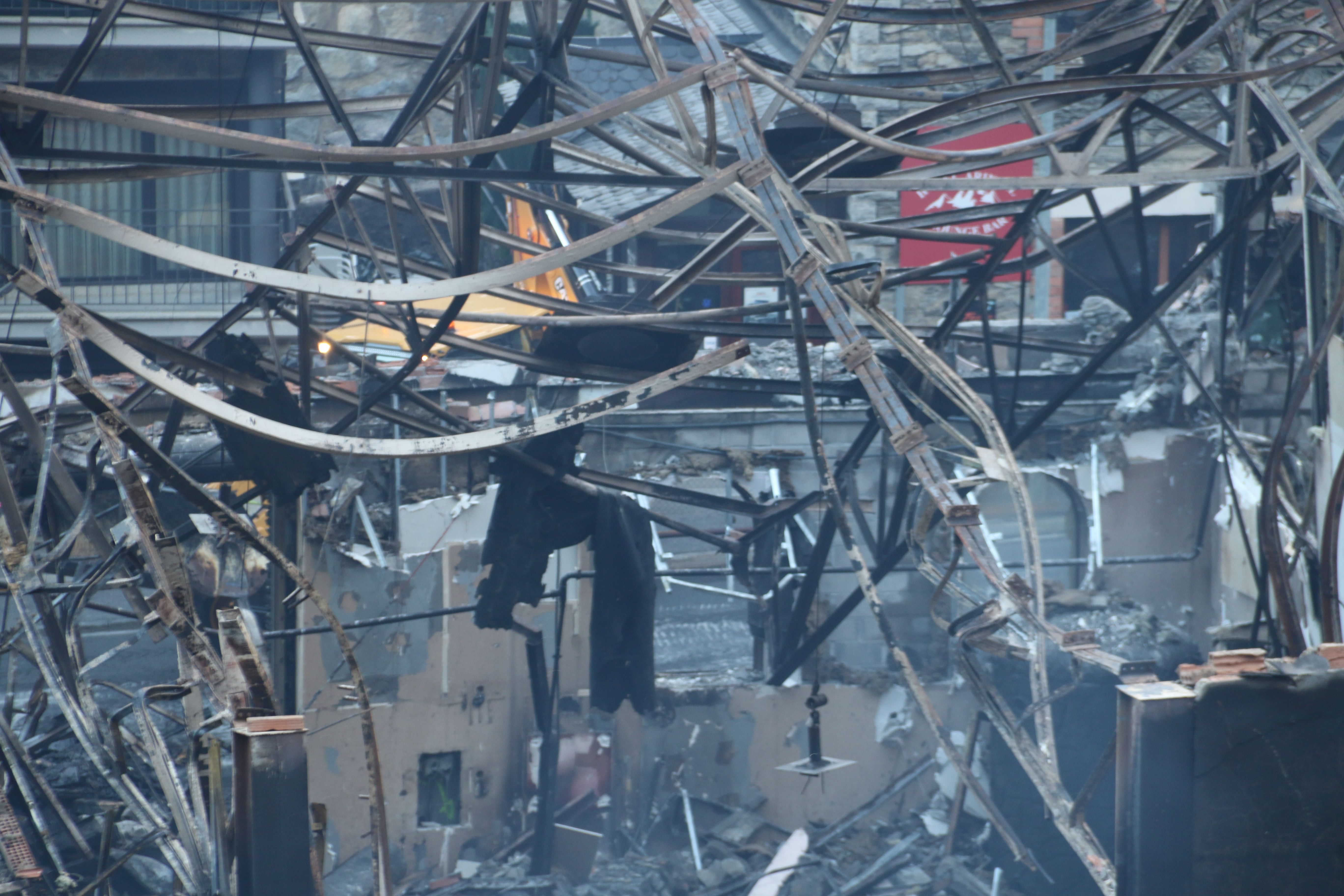 Treballs per enretirar l'estructura sensible.