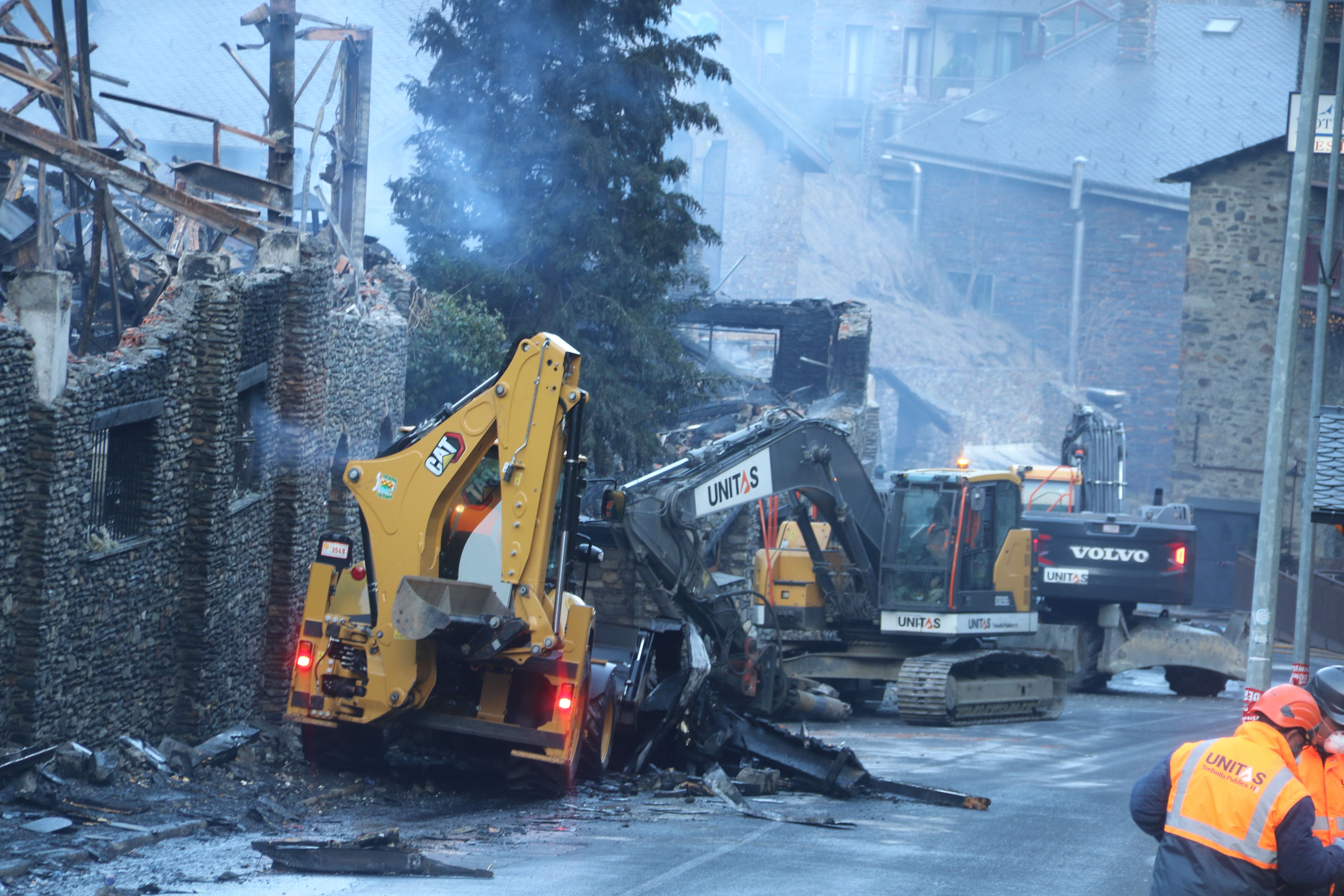 Treballs per enretirar l'estructura sensible.