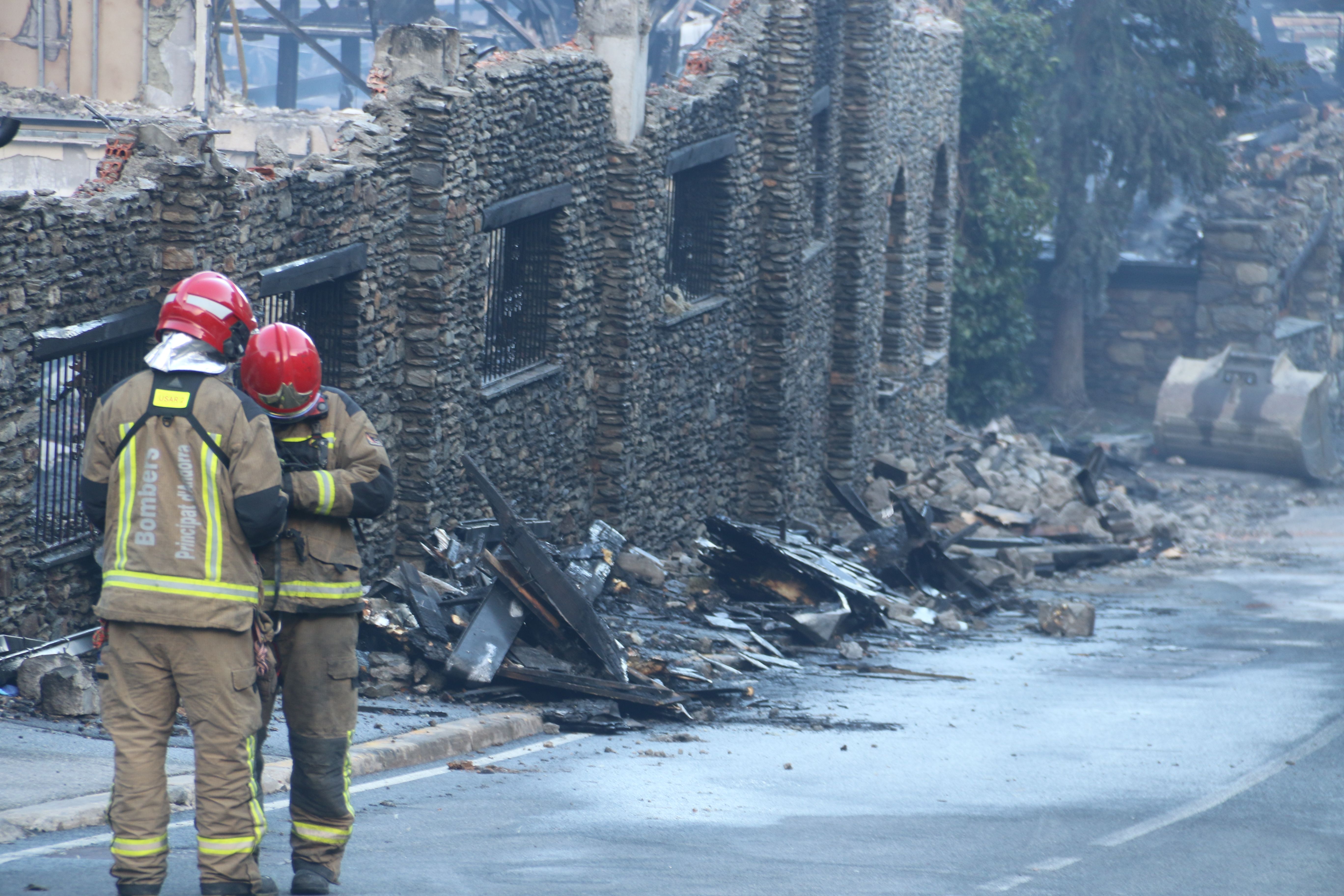 Treballs per enretirar l'estructura sensible.