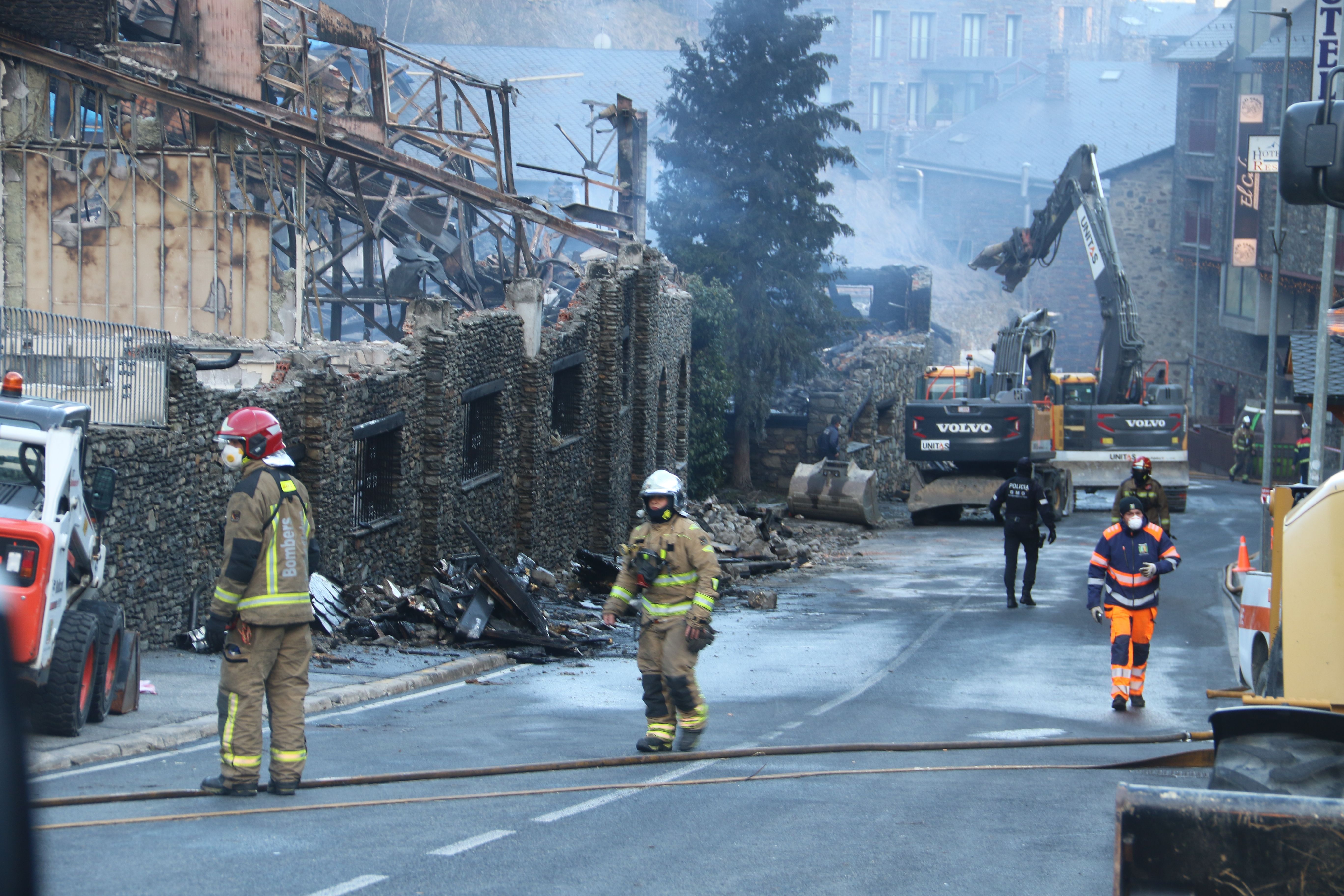 Treballs per enretirar l'estructura sensible.