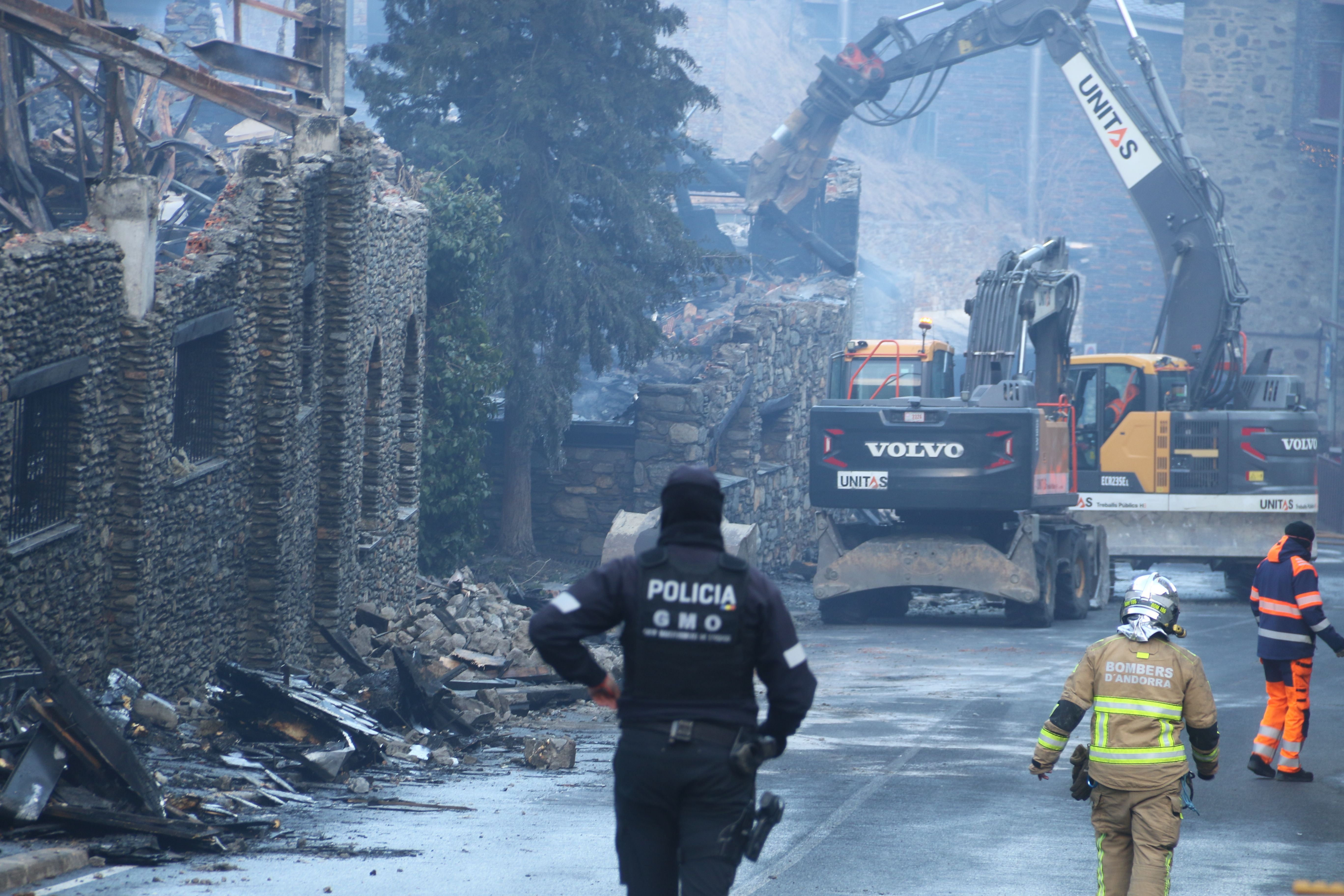 Treballs per enretirar l'estructura sensible.