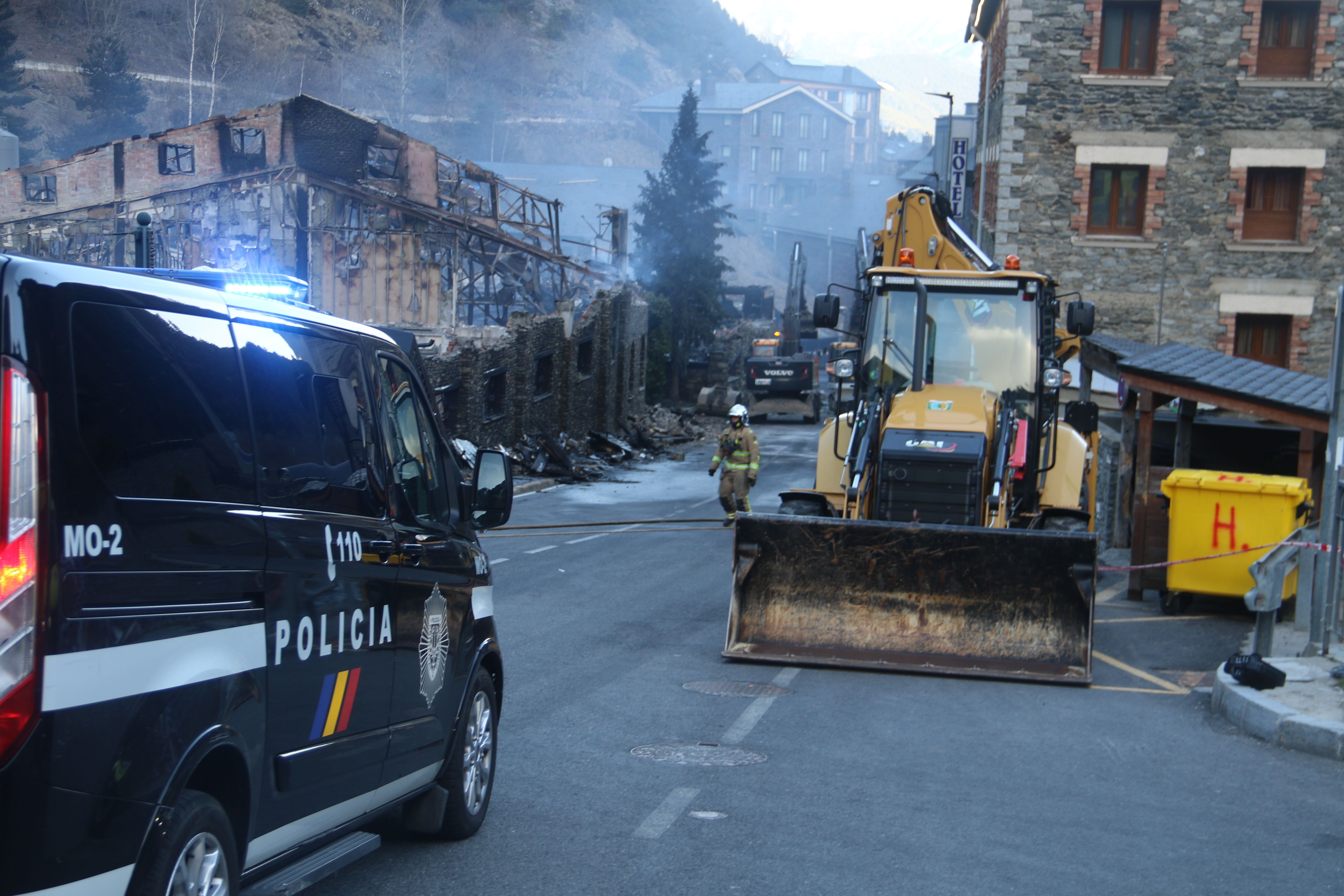 Treballs per enretirar l'estructura sensible.