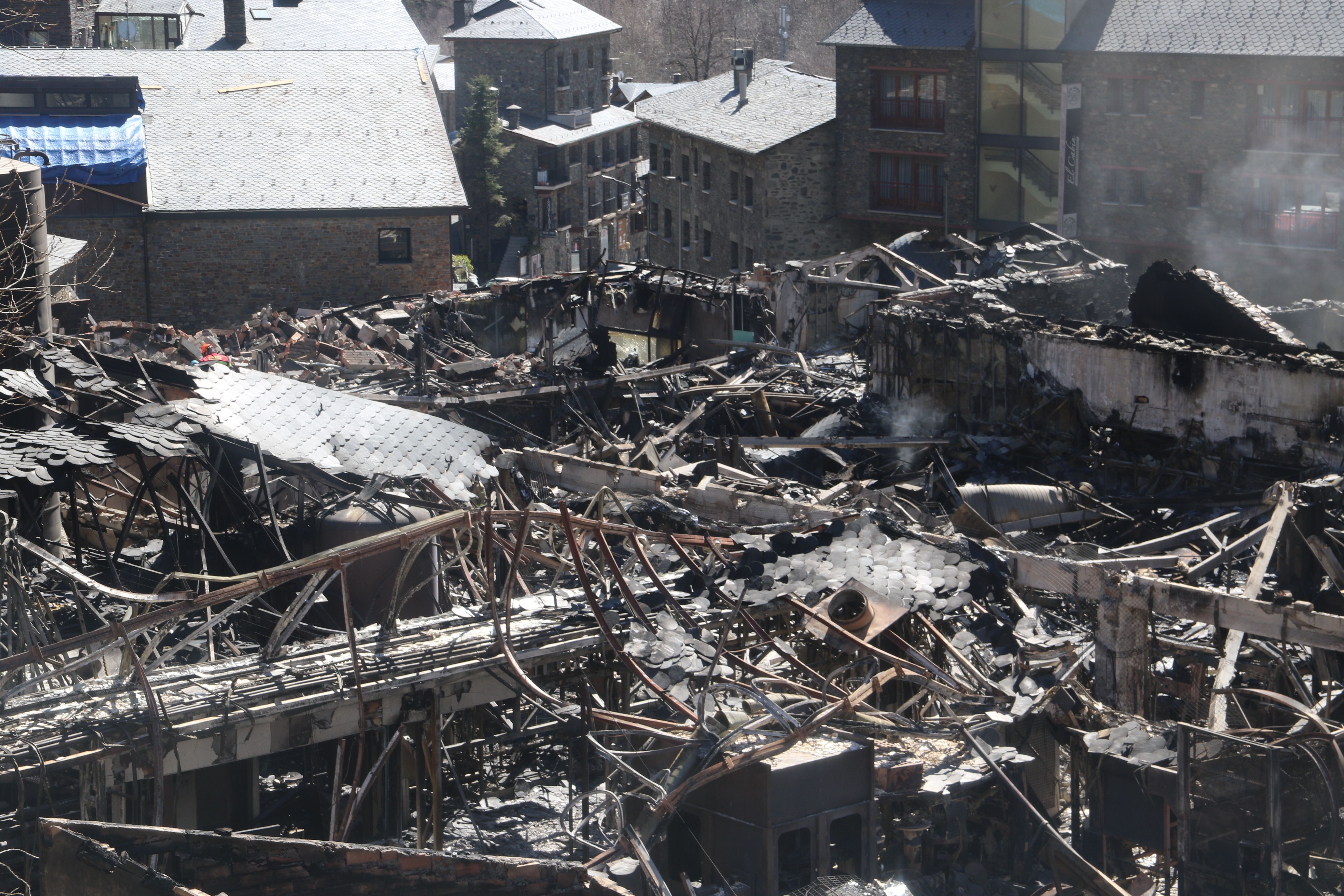 Estat de l'estructura derruïda aquest divendres a primera hora de la tarda. 