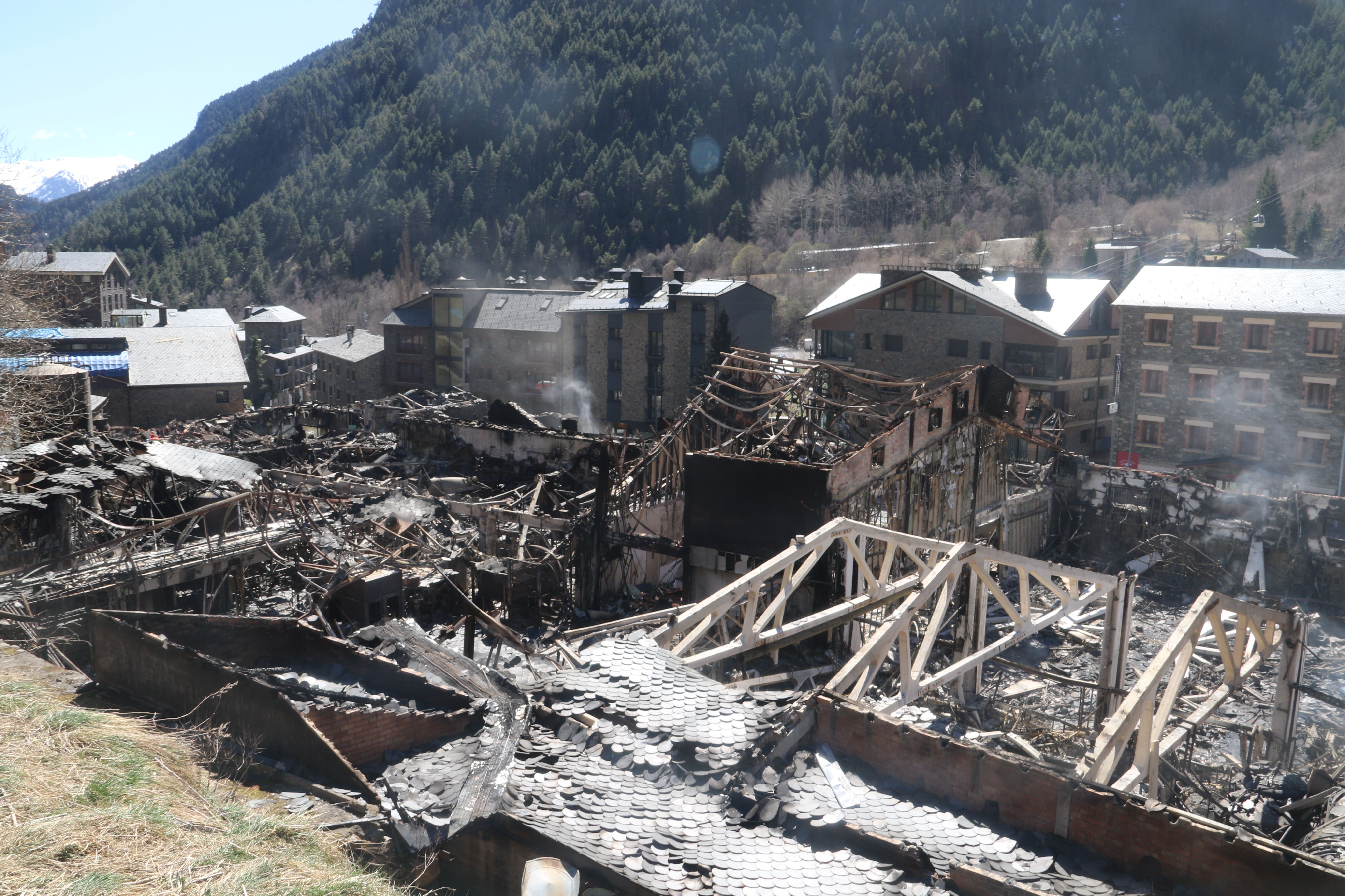 Estat de l'estructura derruïda aquest divendres a primera hora de la tarda. 