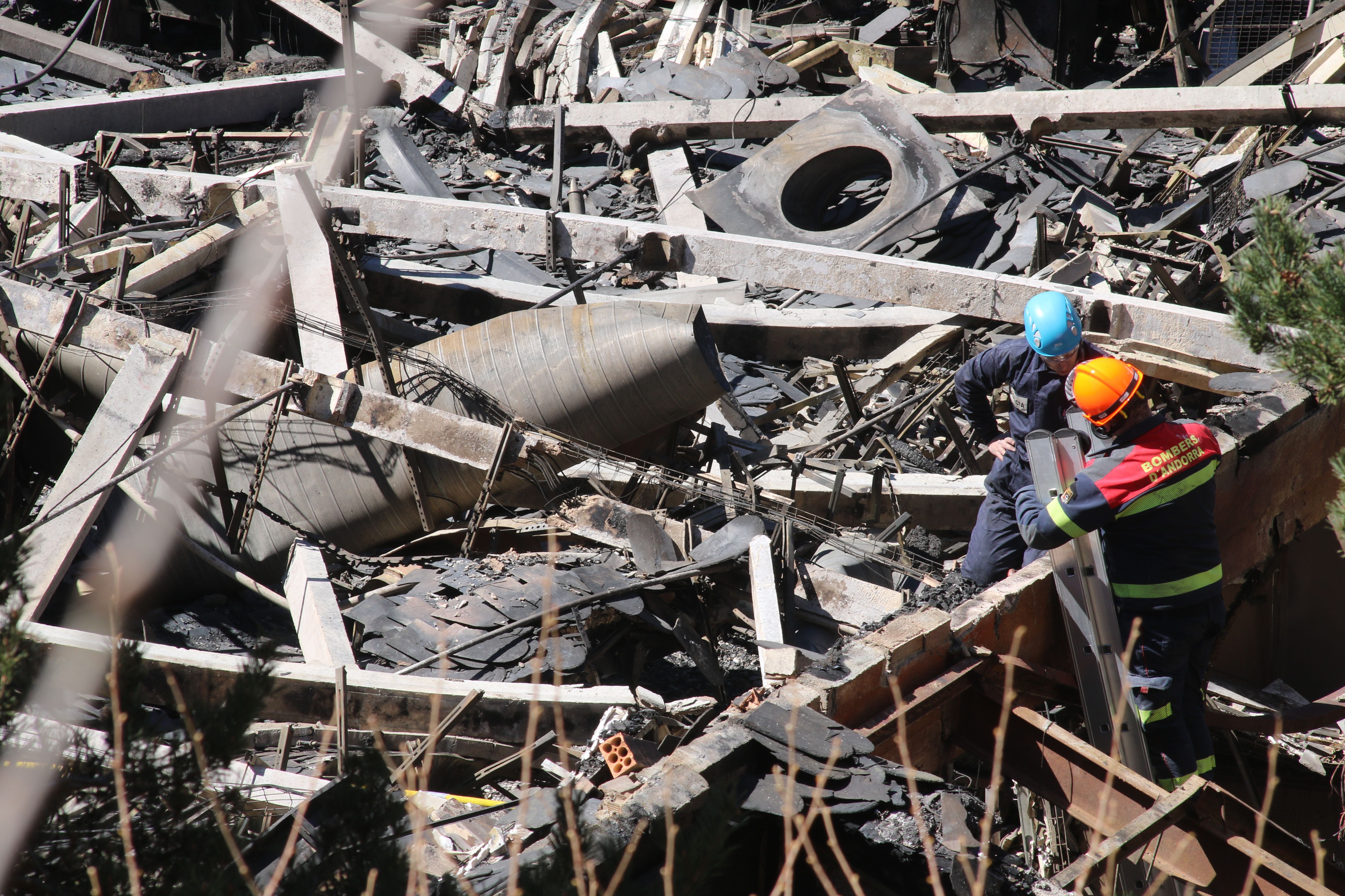 Policies, bombers i inspectors de seguretat industrial han treballat conjuntament.