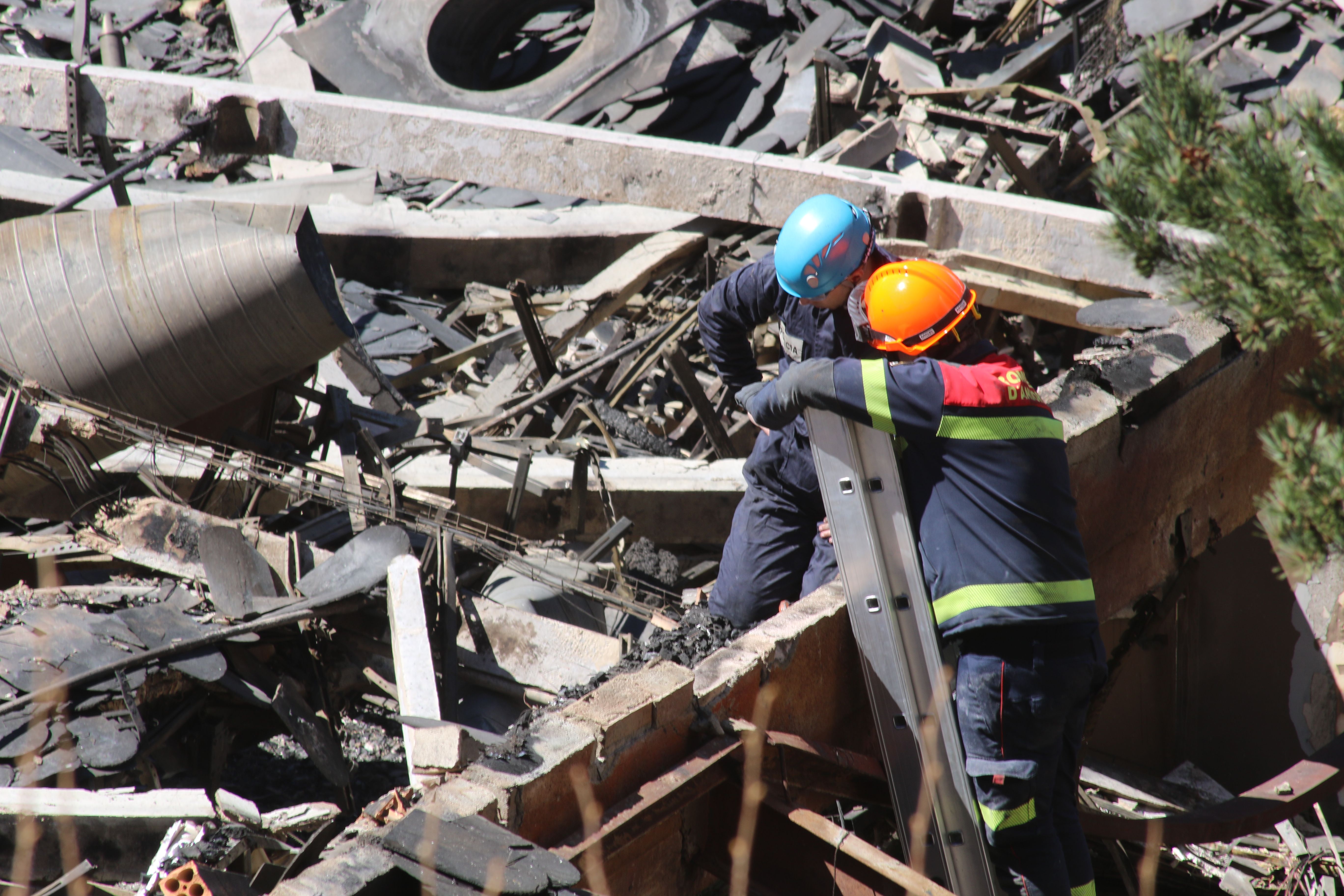 Policies, bombers i inspectors de seguretat industrial han treballat conjuntament.