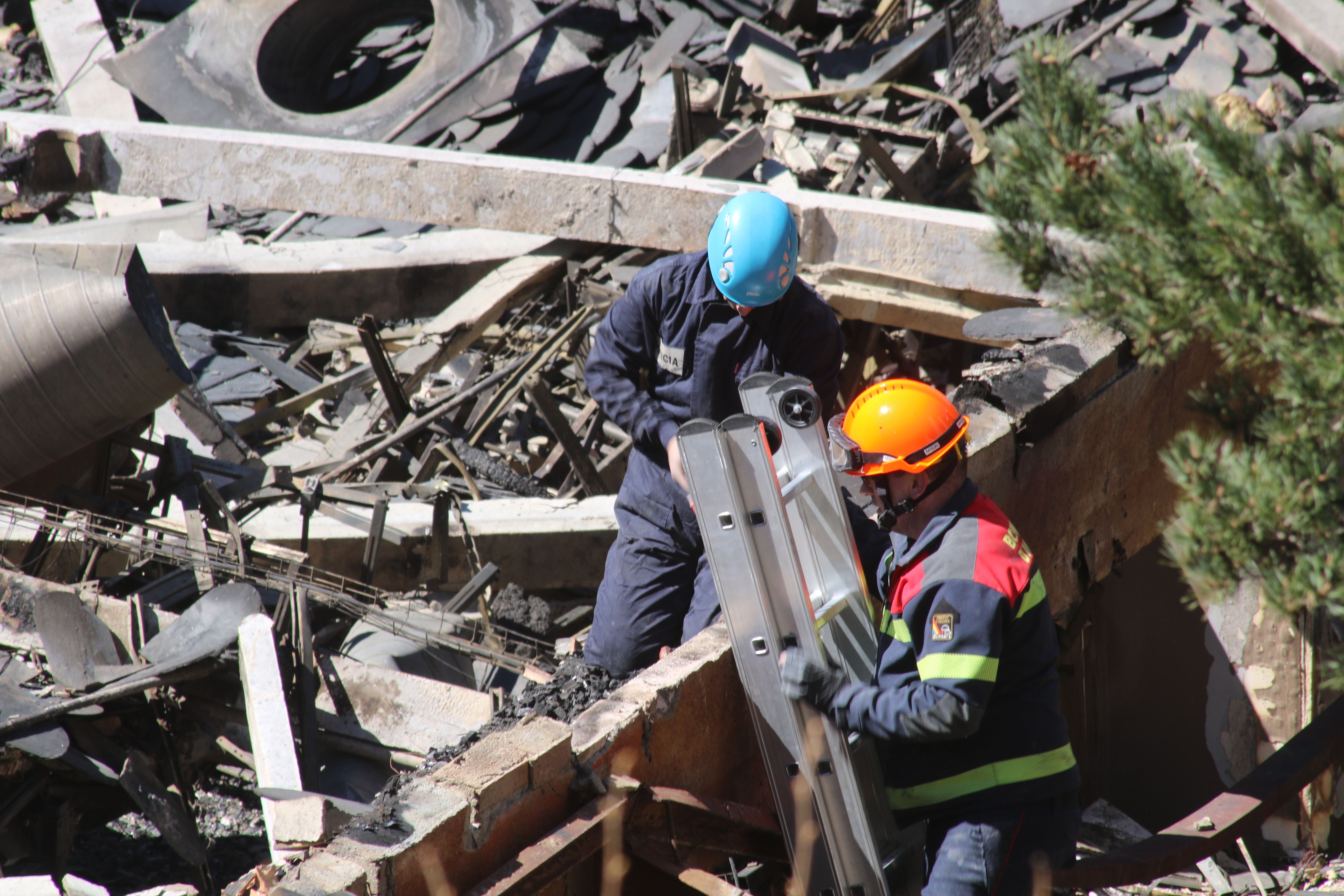 Policies, bombers i inspectors de seguretat industrial han treballat conjuntament.