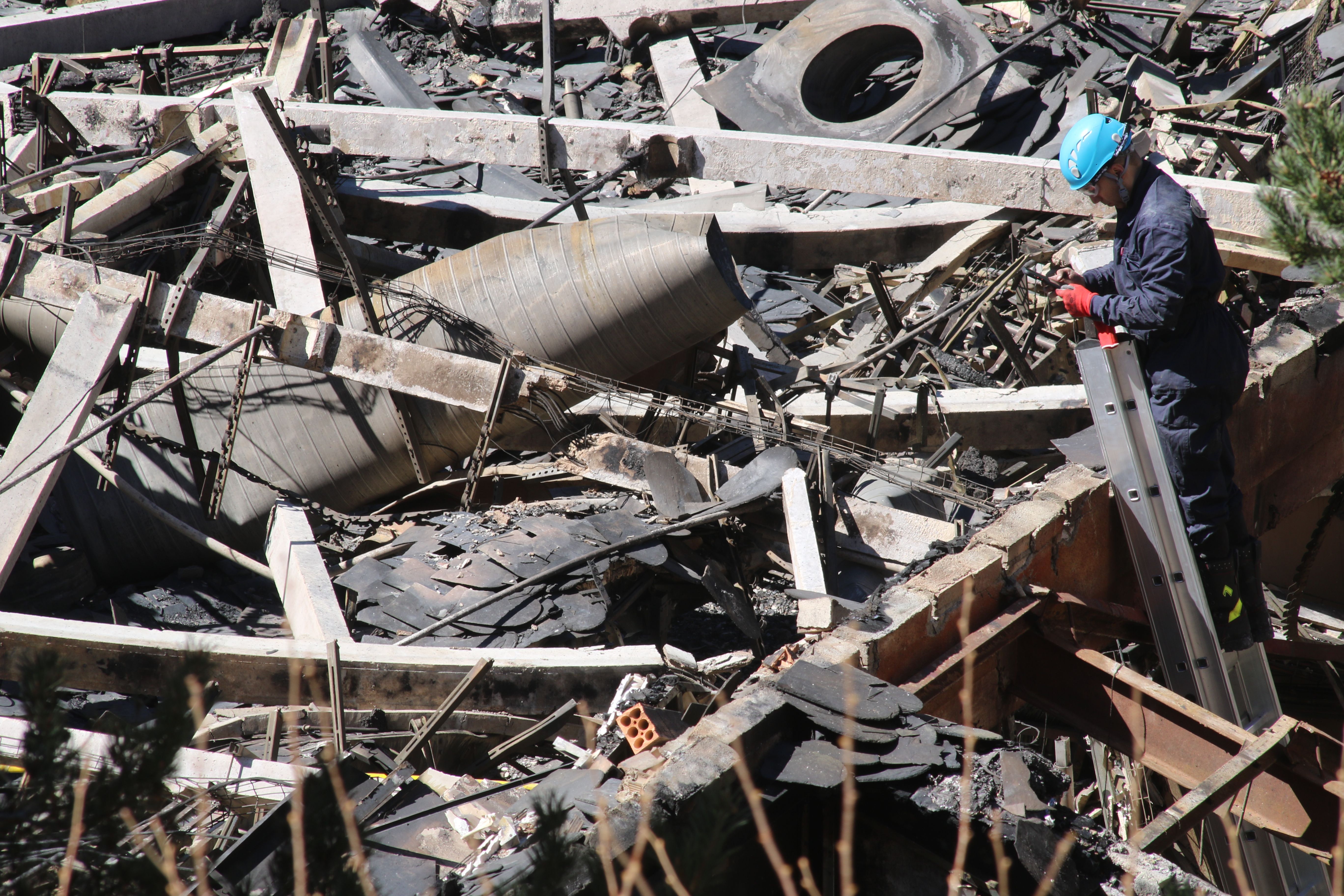Policies, bombers i inspectors de seguretat industrial han treballat conjuntament.