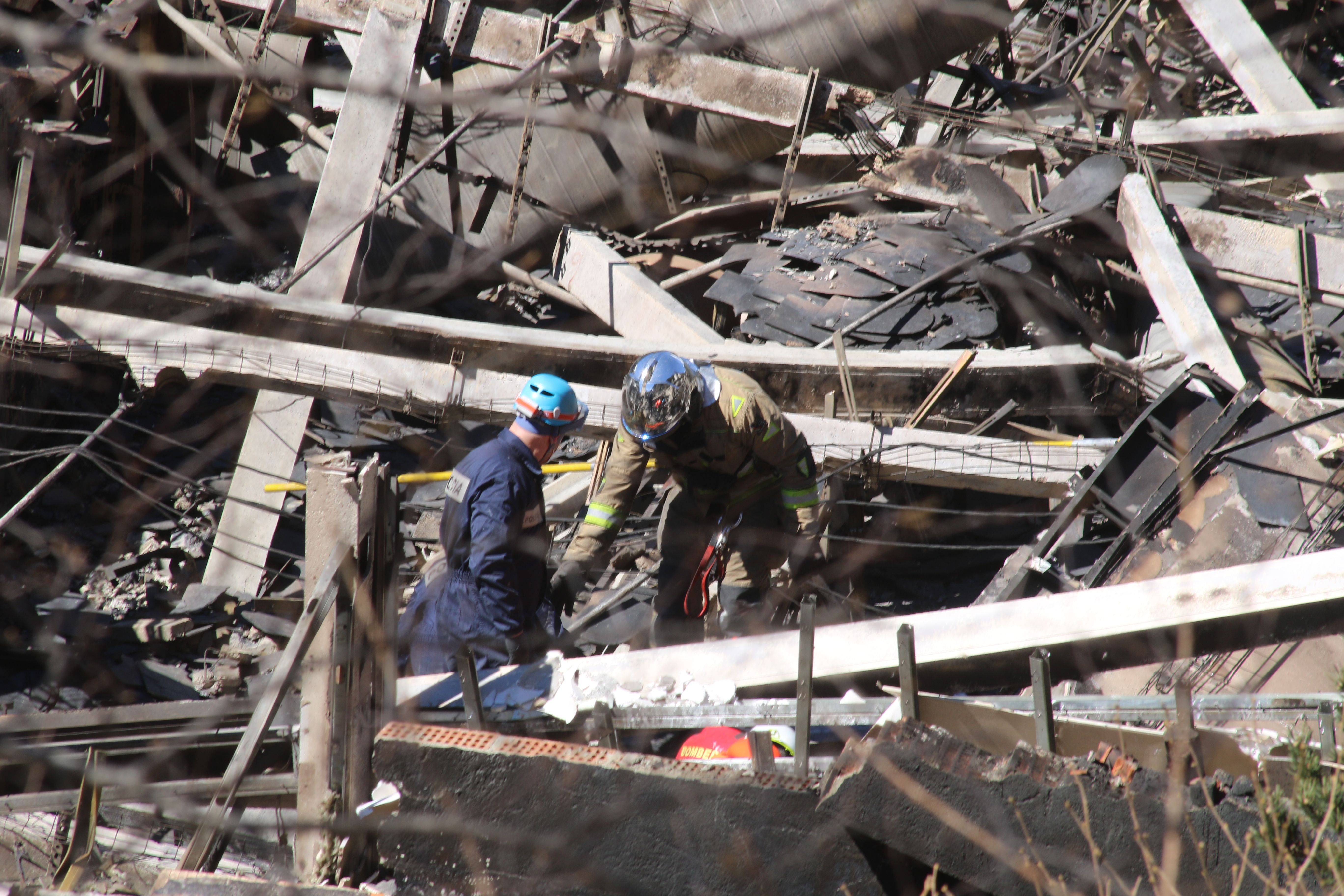 Policies, bombers i inspectors de seguretat industrial han treballat conjuntament.