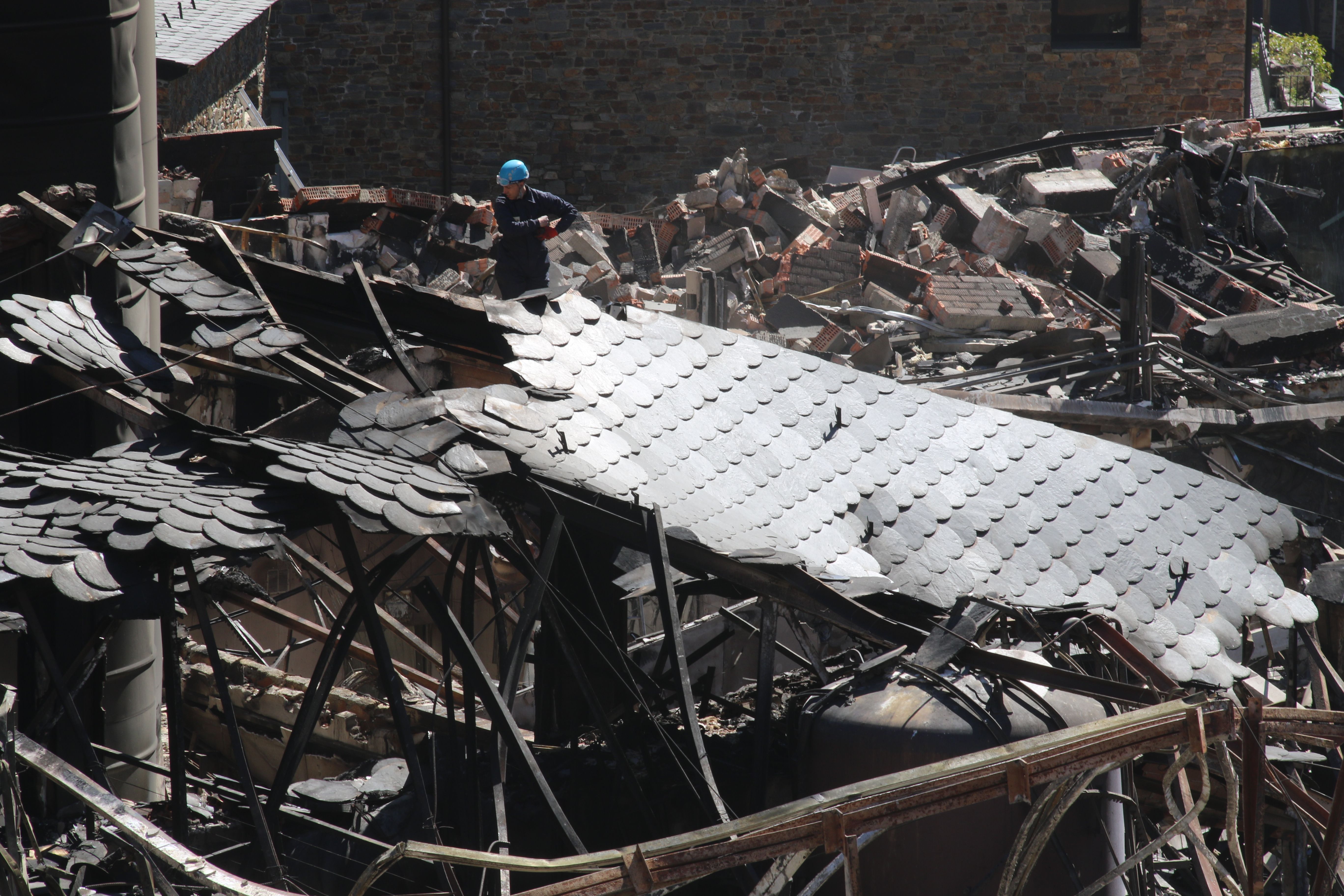 Policies, bombers i inspectors de seguretat industrial han treballat conjuntament.