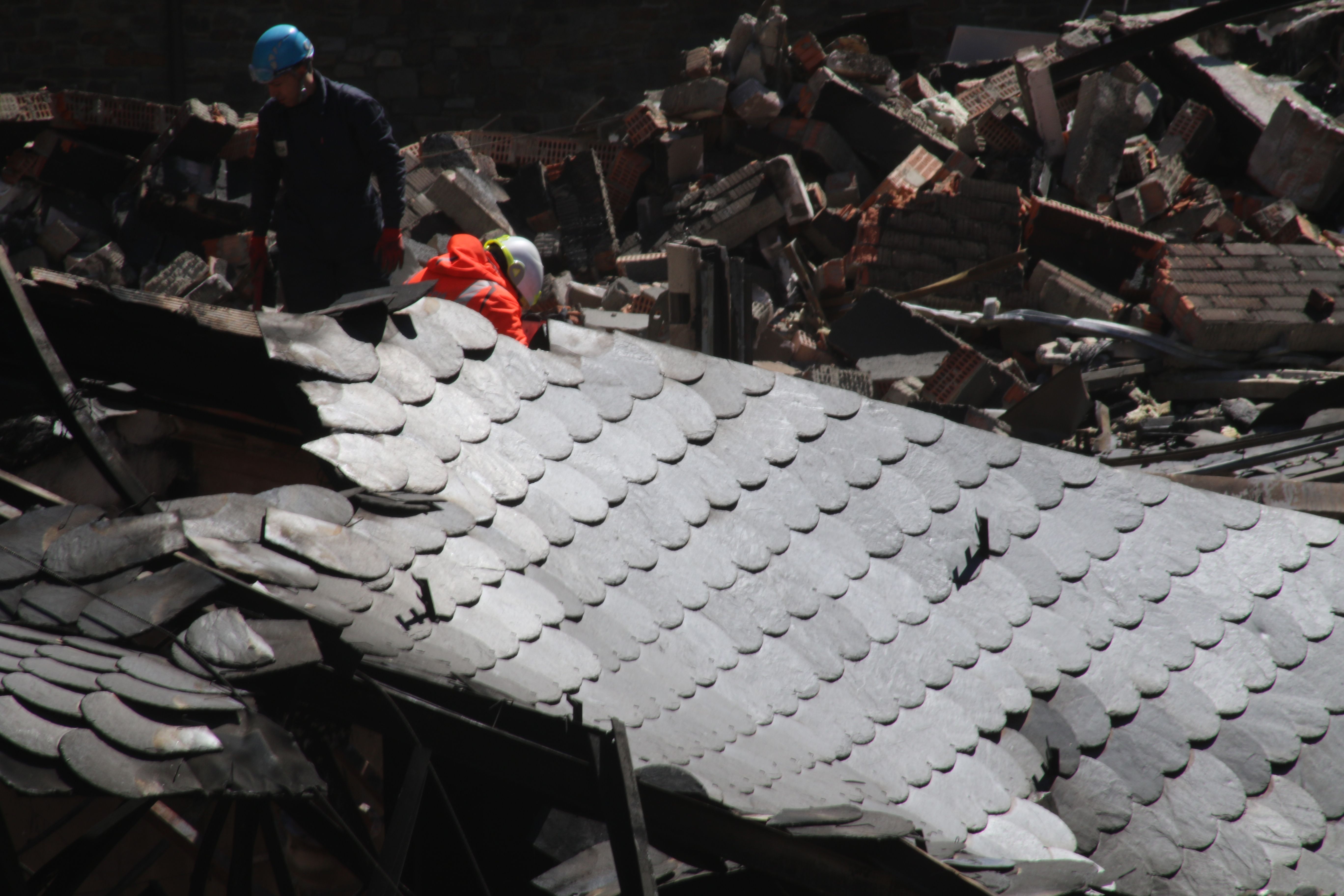 Policies, bombers i inspectors de seguretat industrial han treballat conjuntament.