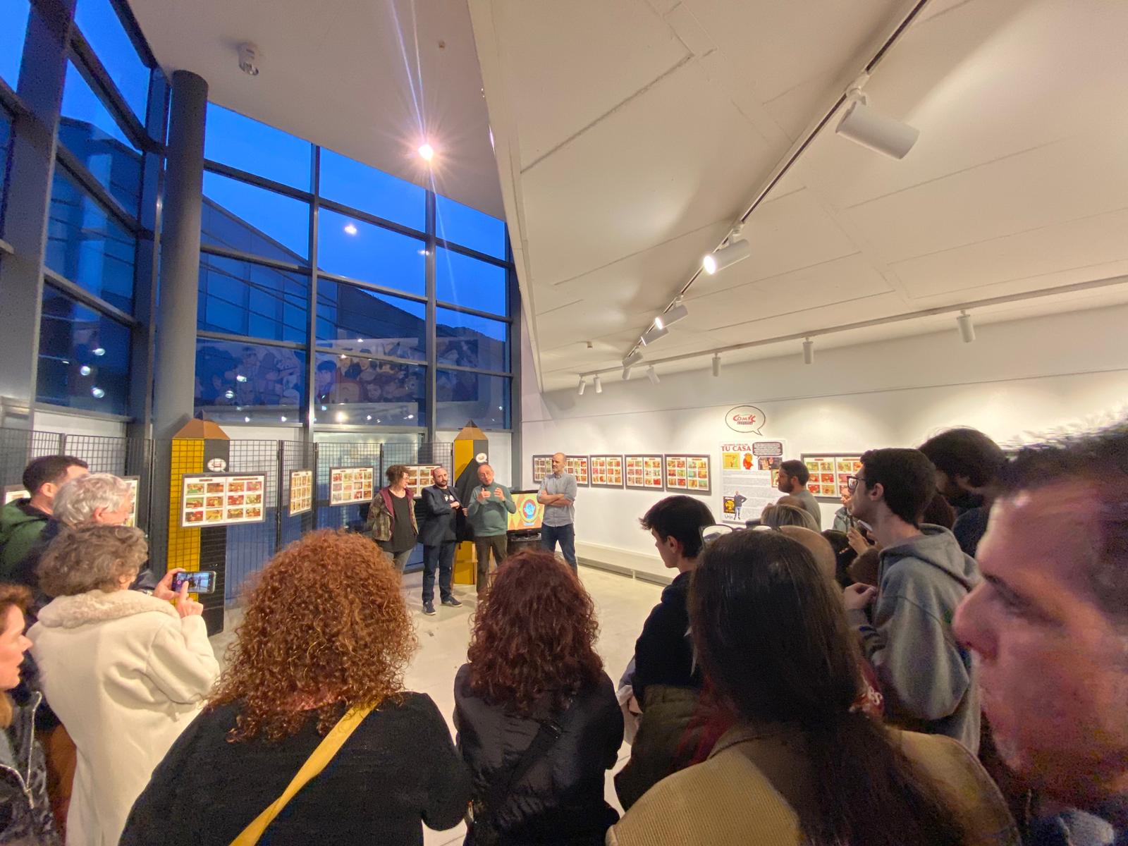 El públic, atent a la presentació. 