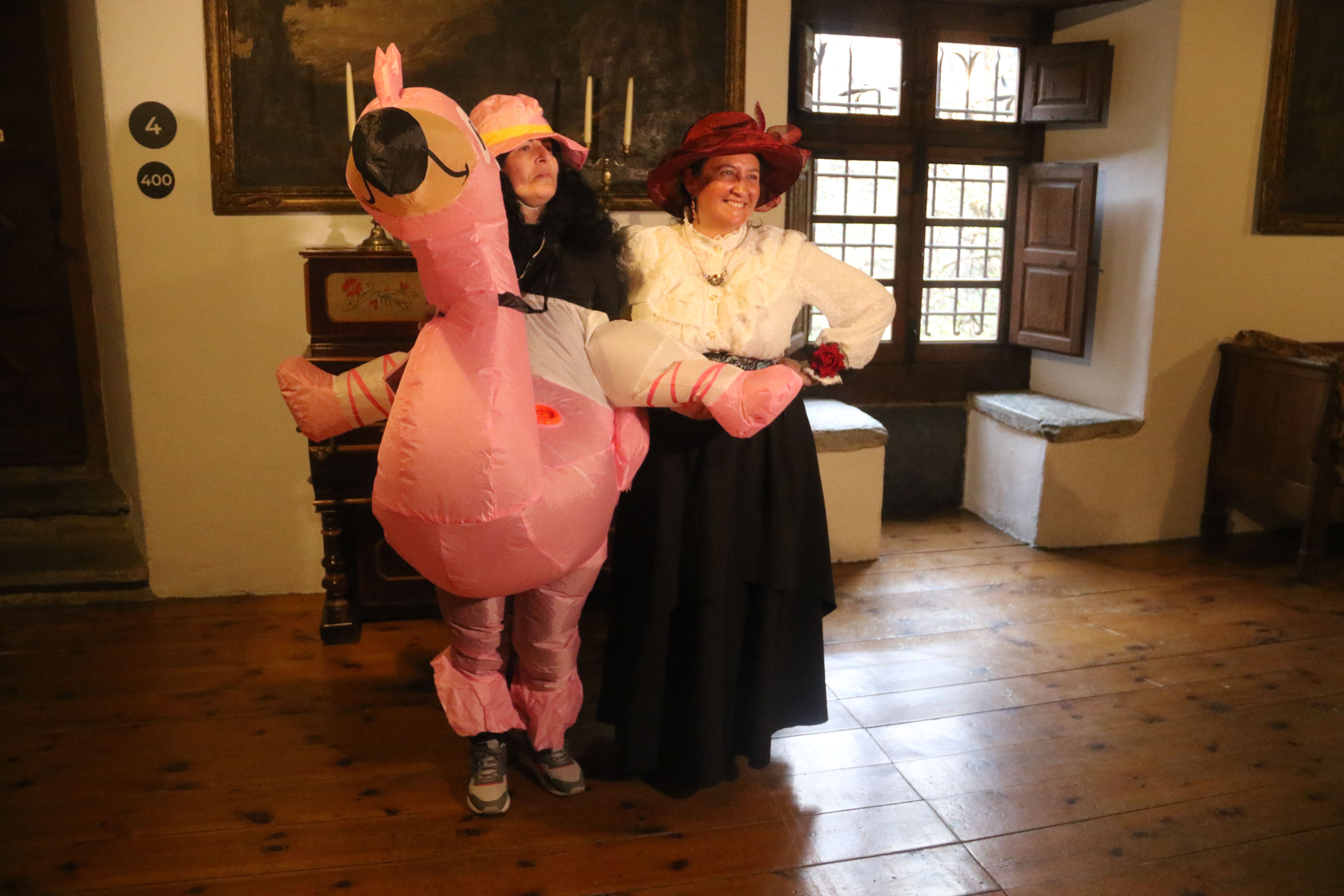 El flamenc Mariano i una de les seves acompanyants. El flamenc Mariano i una de les seves acompanyants.