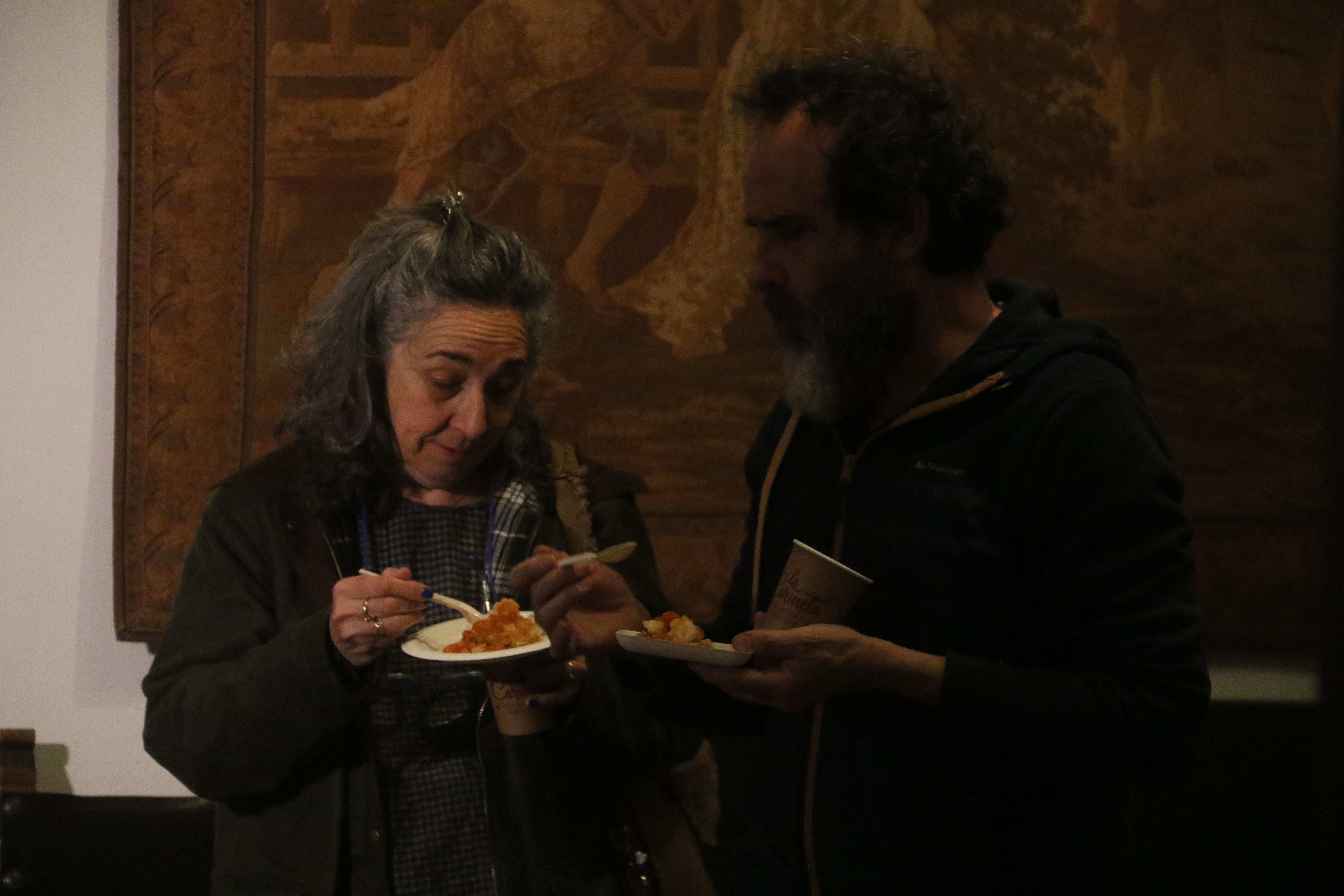 Dos dels visitants i alhora comensals Dos dels visitants i alhora comensals