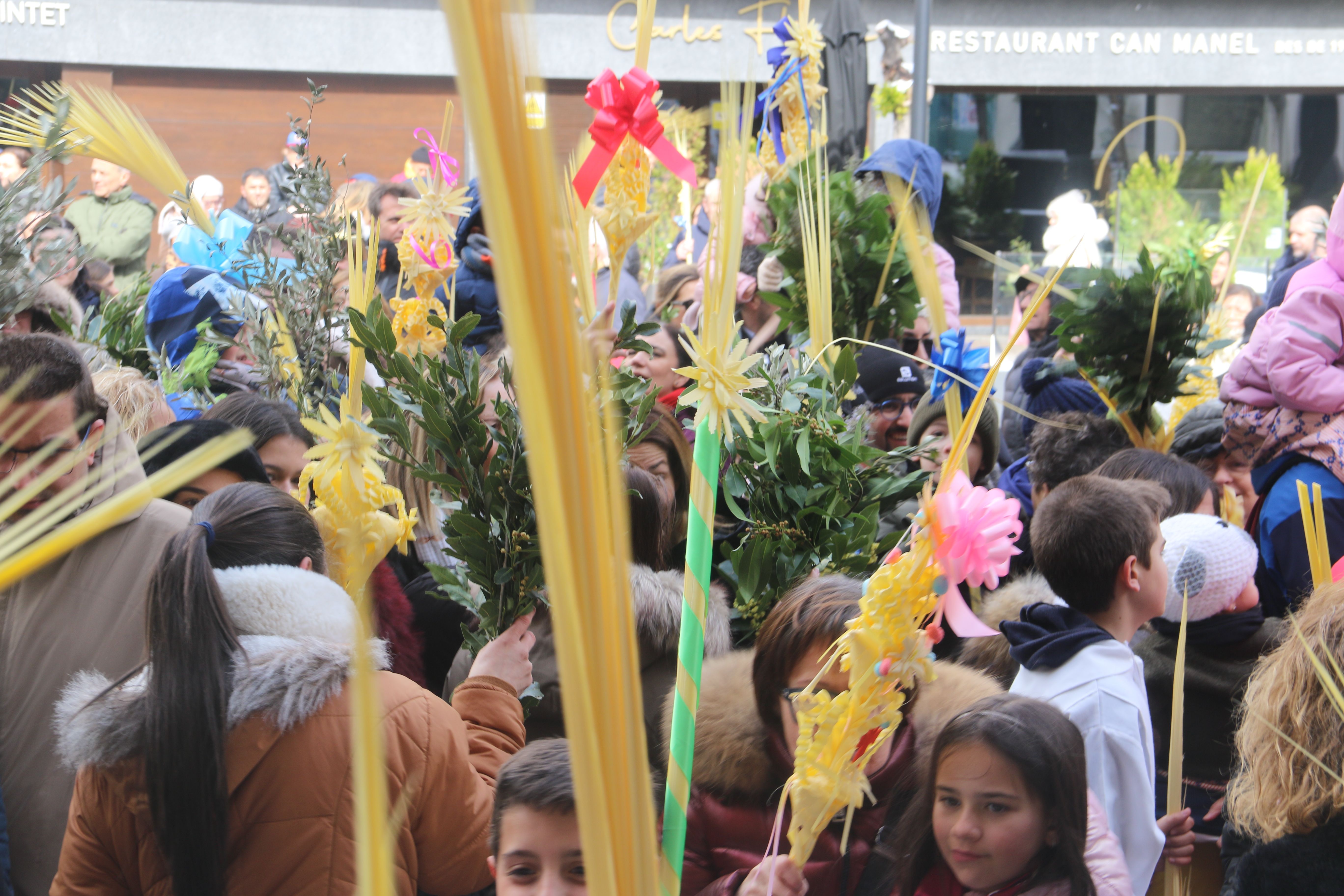 Detalls de la benedicció del Ram a Andorra la Vella. Detalls de la benedicció del Ram a Andorra la Vella.