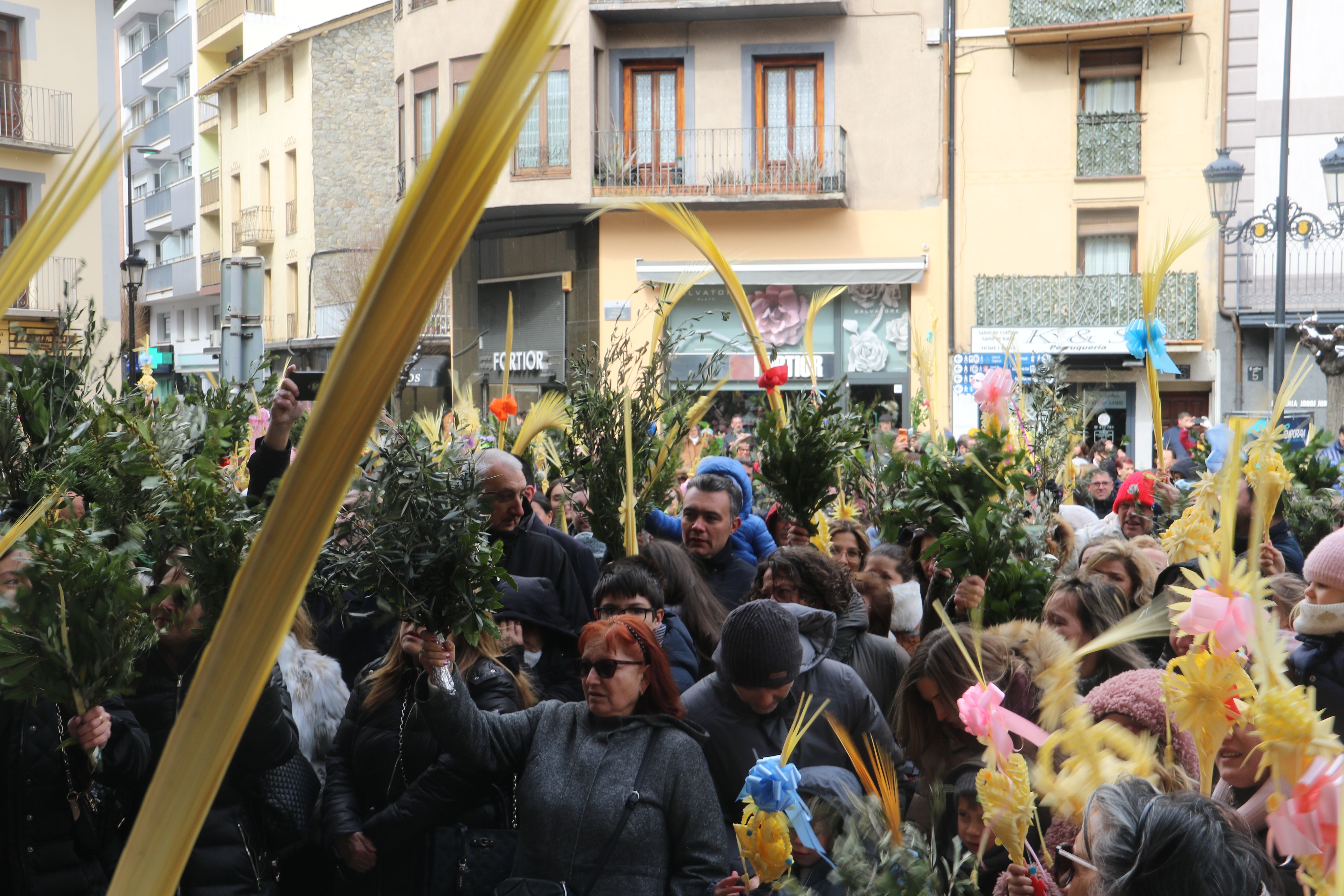 Detalls de la benedicció del Ram a Andorra la Vella. Detalls de la benedicció del Ram a Andorra la Vella.