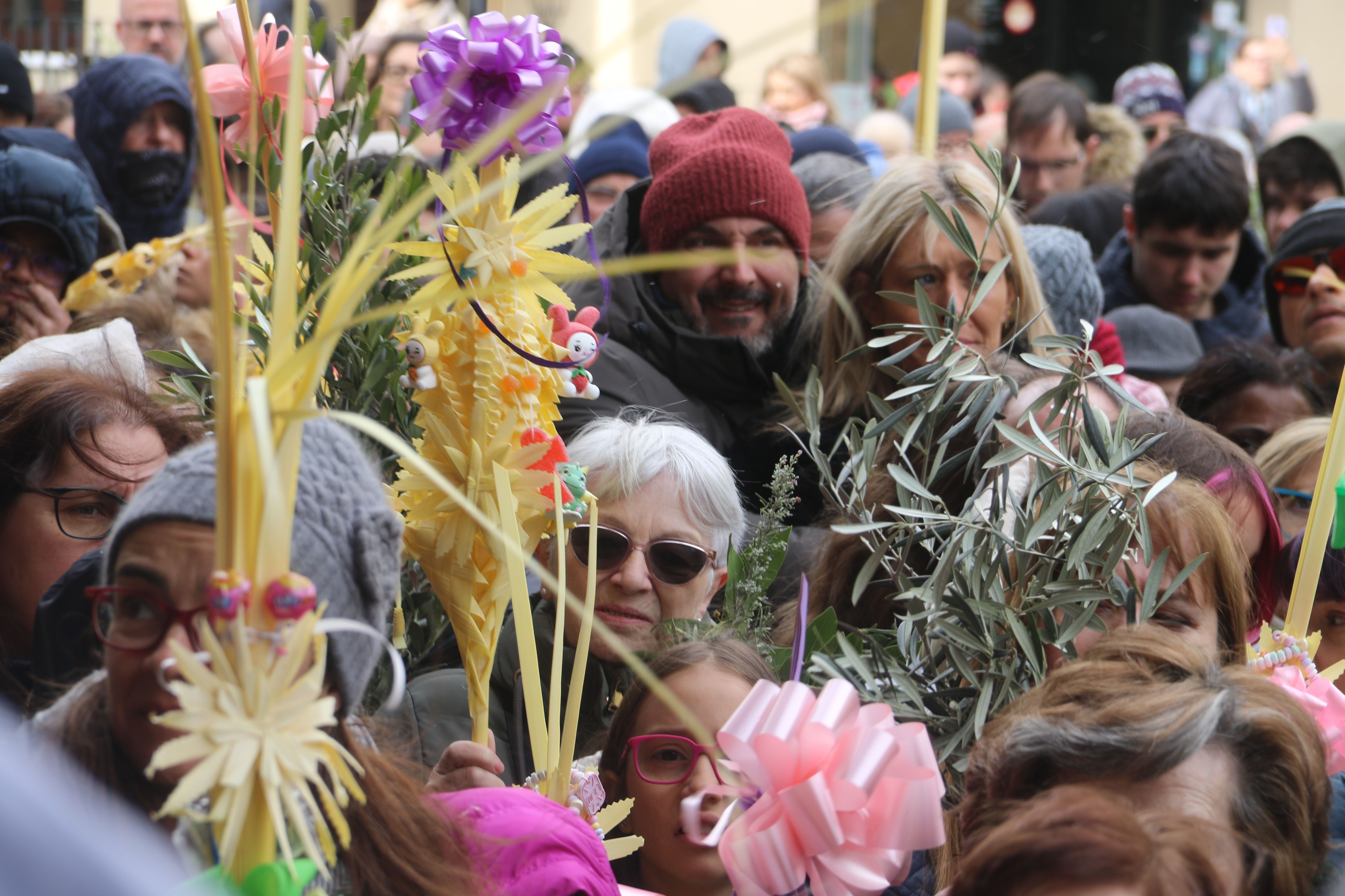 Detalls de la benedicció del Ram a Andorra la Vella. Detalls de la benedicció del Ram a Andorra la Vella.