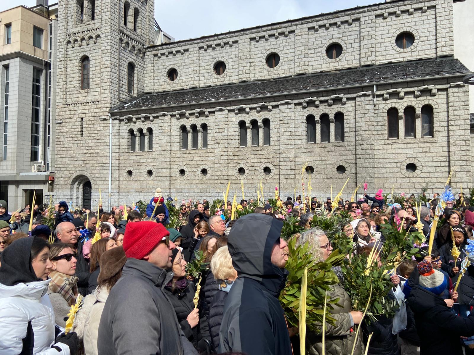 Les fulles de llorer han regnat a Escaldes-Engordany. Les fulles de llorer han regnat a Escaldes-Engordany.