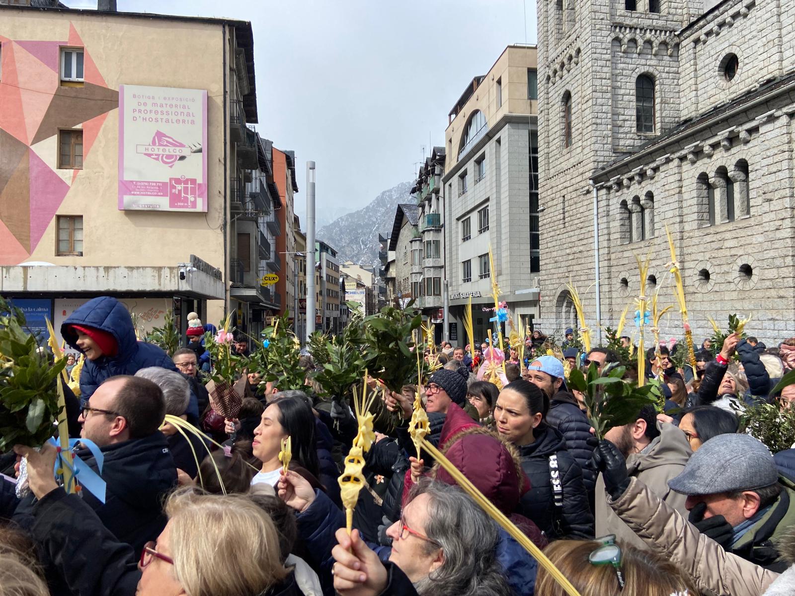 Tot amunt per la benedicció. Tot amunt per la benedicció.