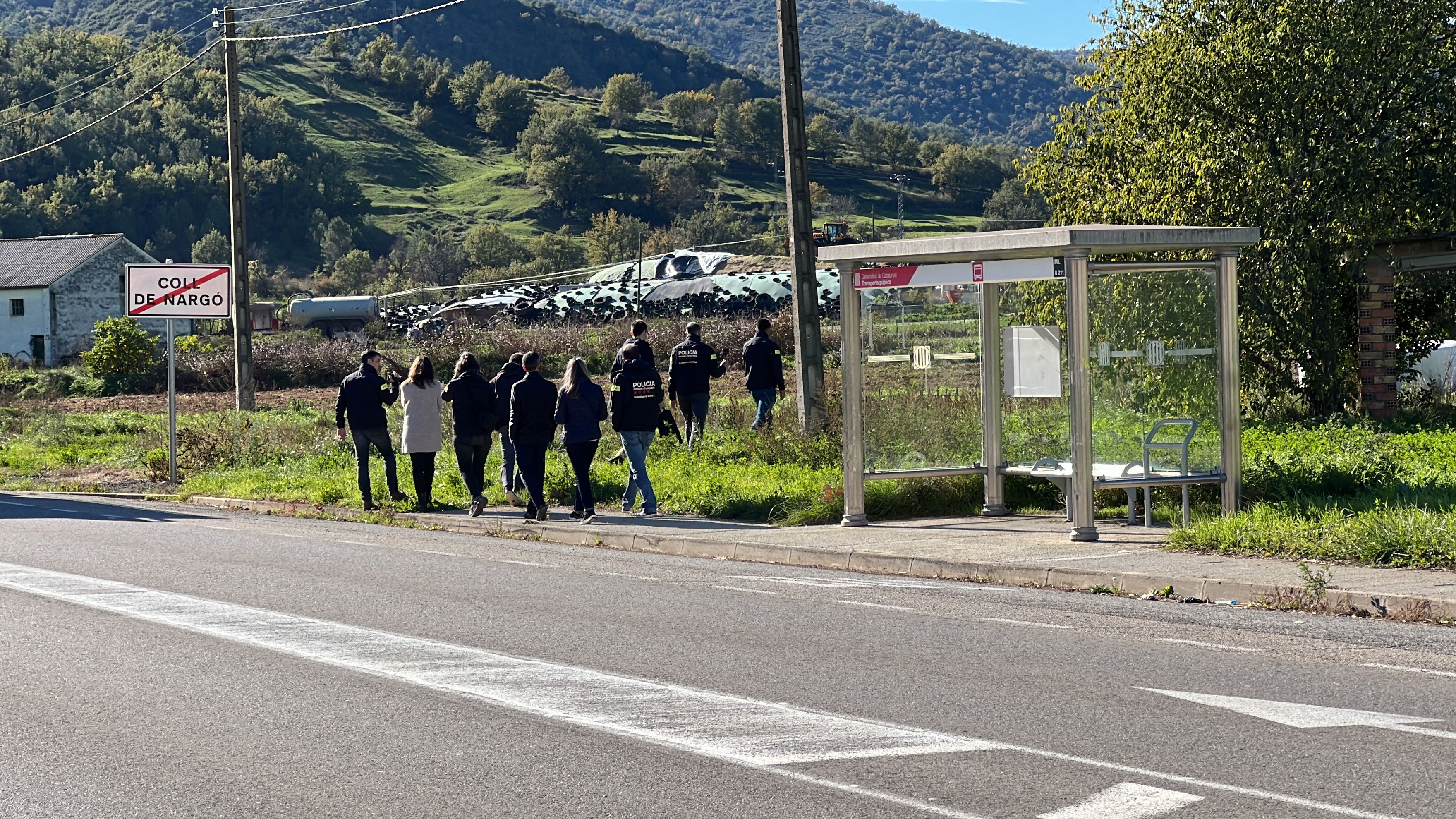La comitiva judicial un parell de dies després de la troballa del cadàver, en la reconstrucció dels fets. La comitiva judicial un parell de dies després de la troballa del cadàver, en la reconstrucció dels fets.