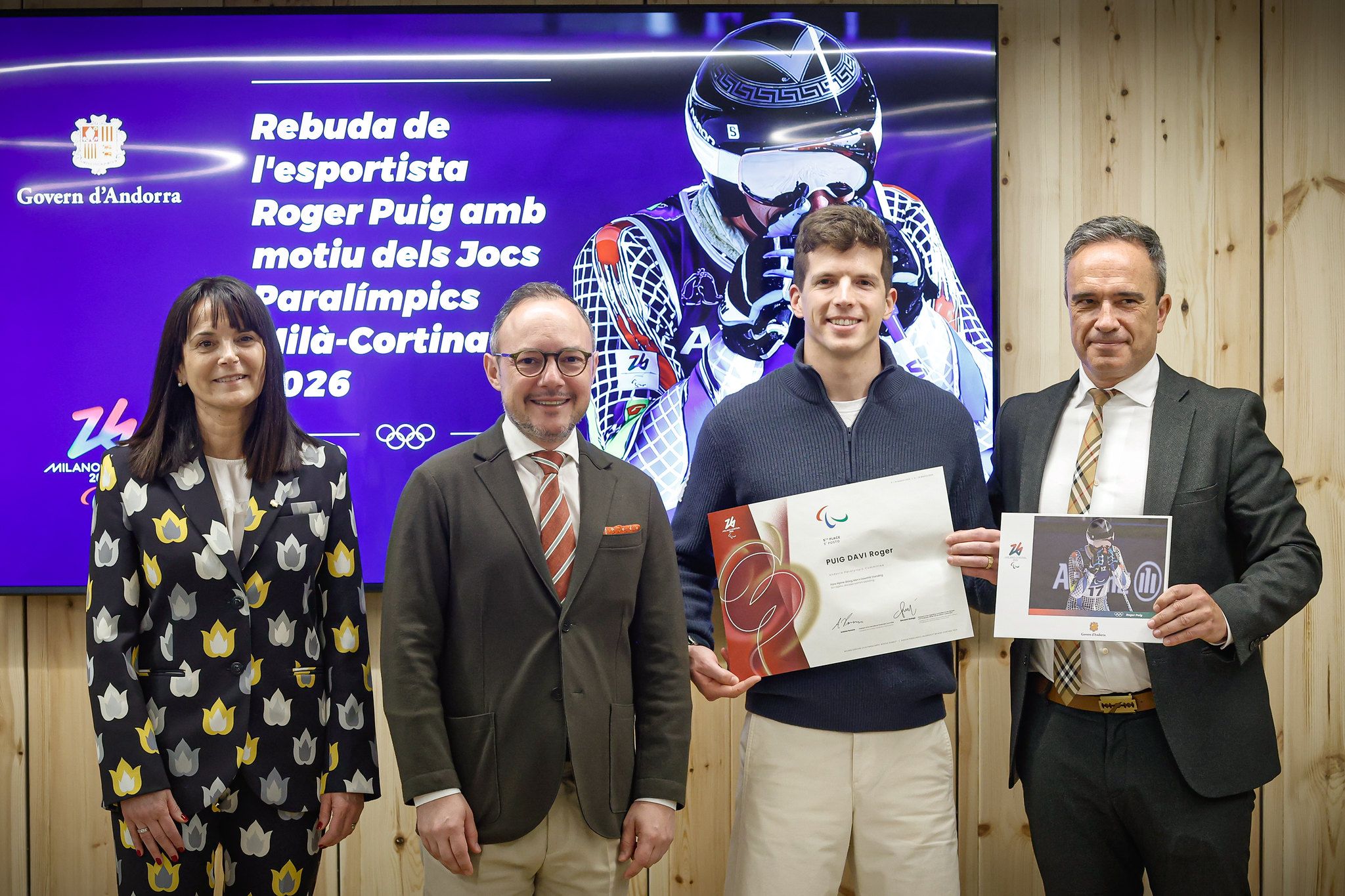 Govern rep Roger Puig, després d’haver obtingut un diploma als Jocs paralímpics d’hivern de Milà-Cortina.