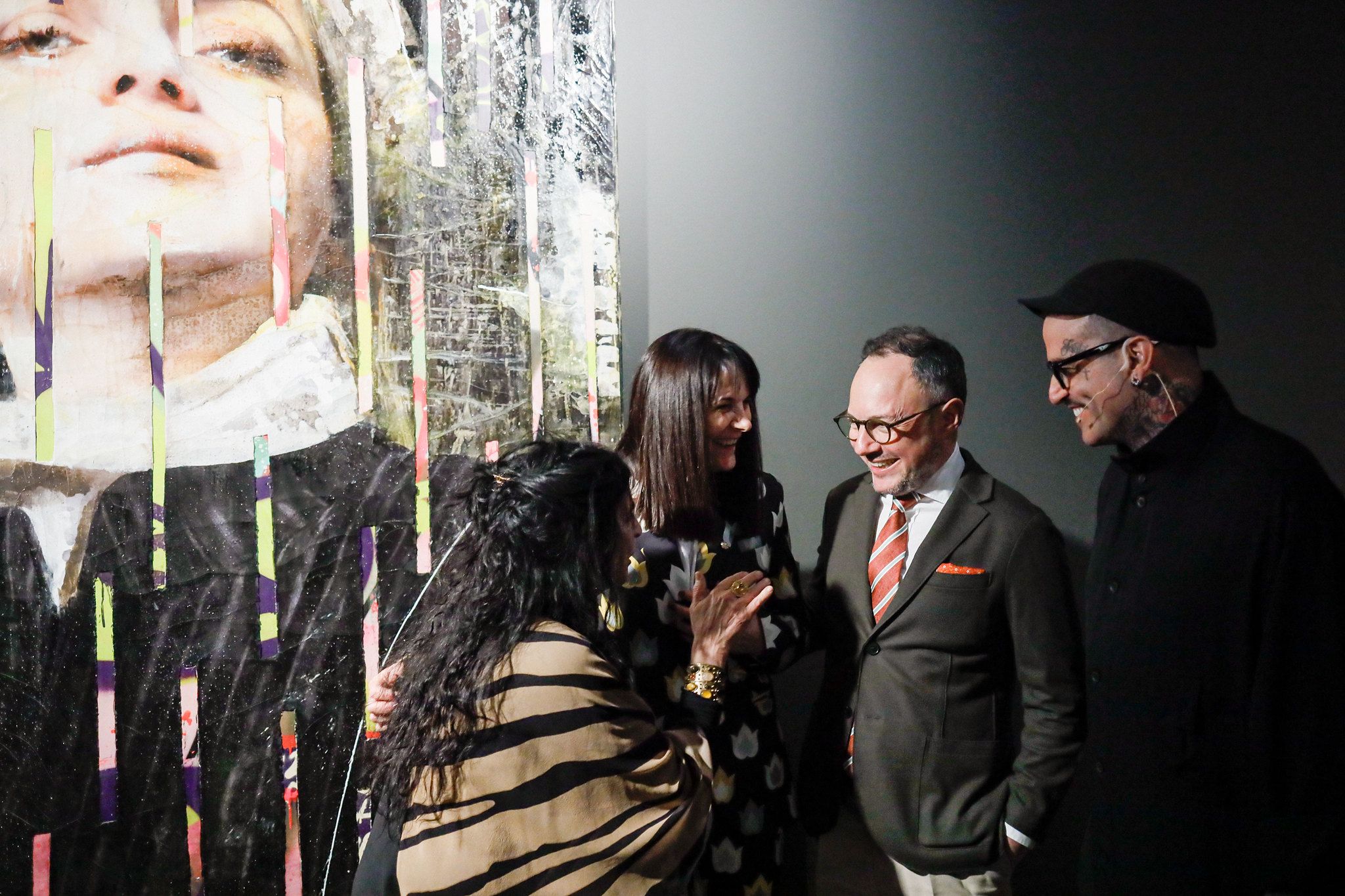 Lita Cabellut i Marco Maseda amb Mònica Bonell i Xavier Espot durant la inaguració.