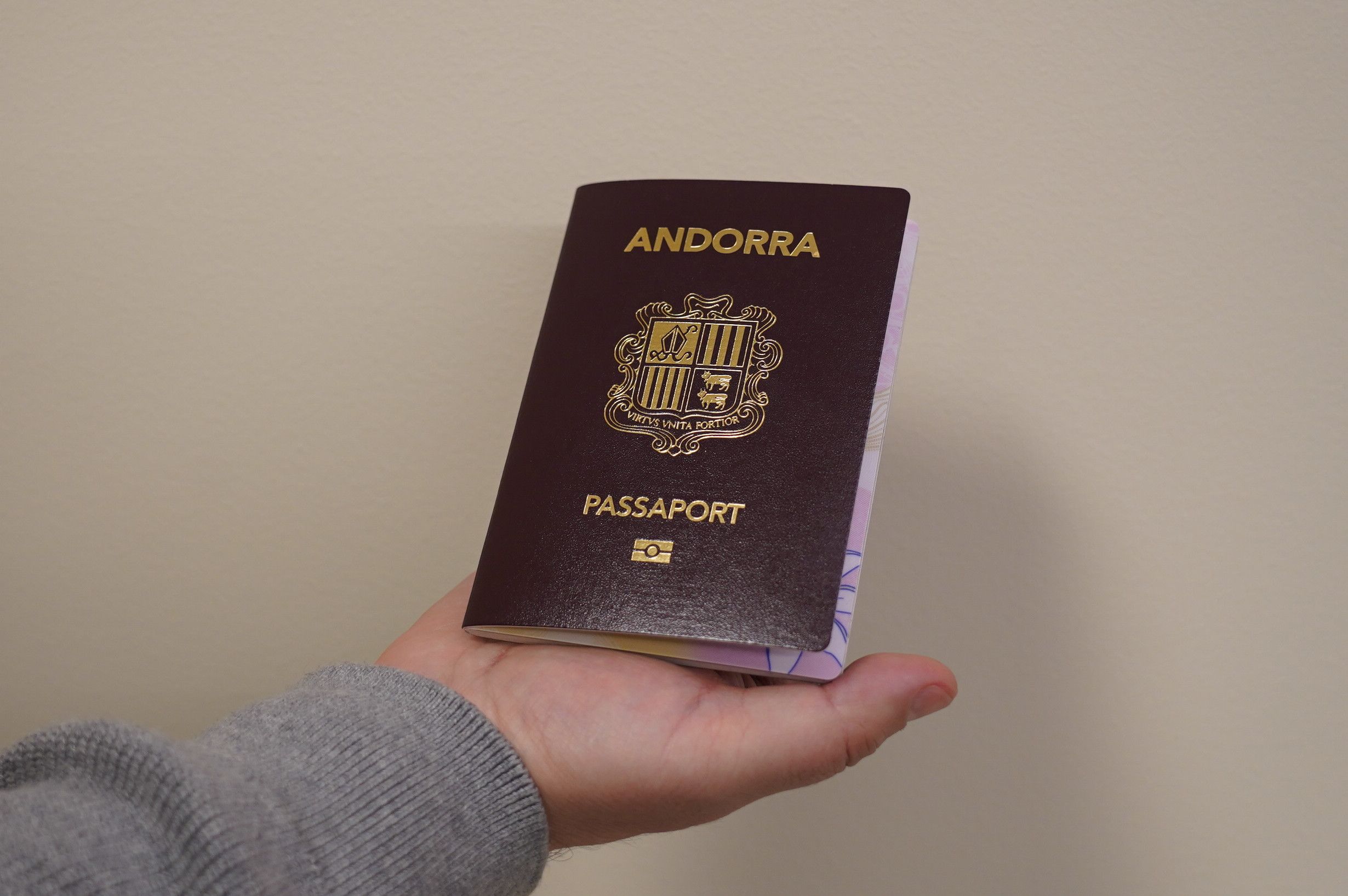 Un passaport andorrà.