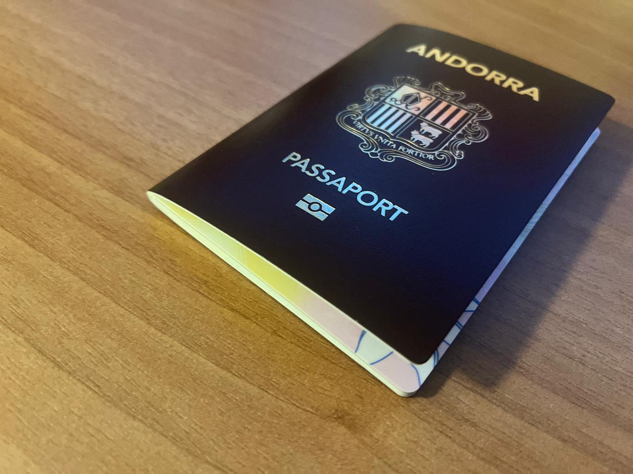 Un passaport andorrà.