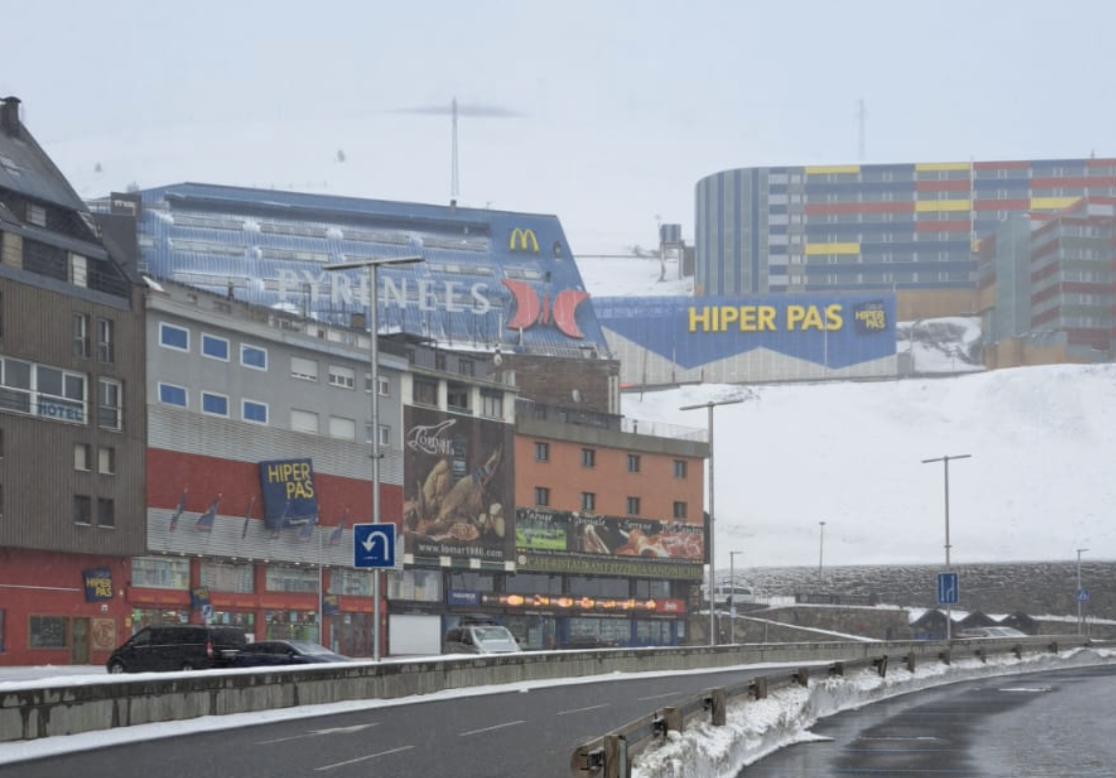 Vista del Pas durant una tarda de finals del mes de març.