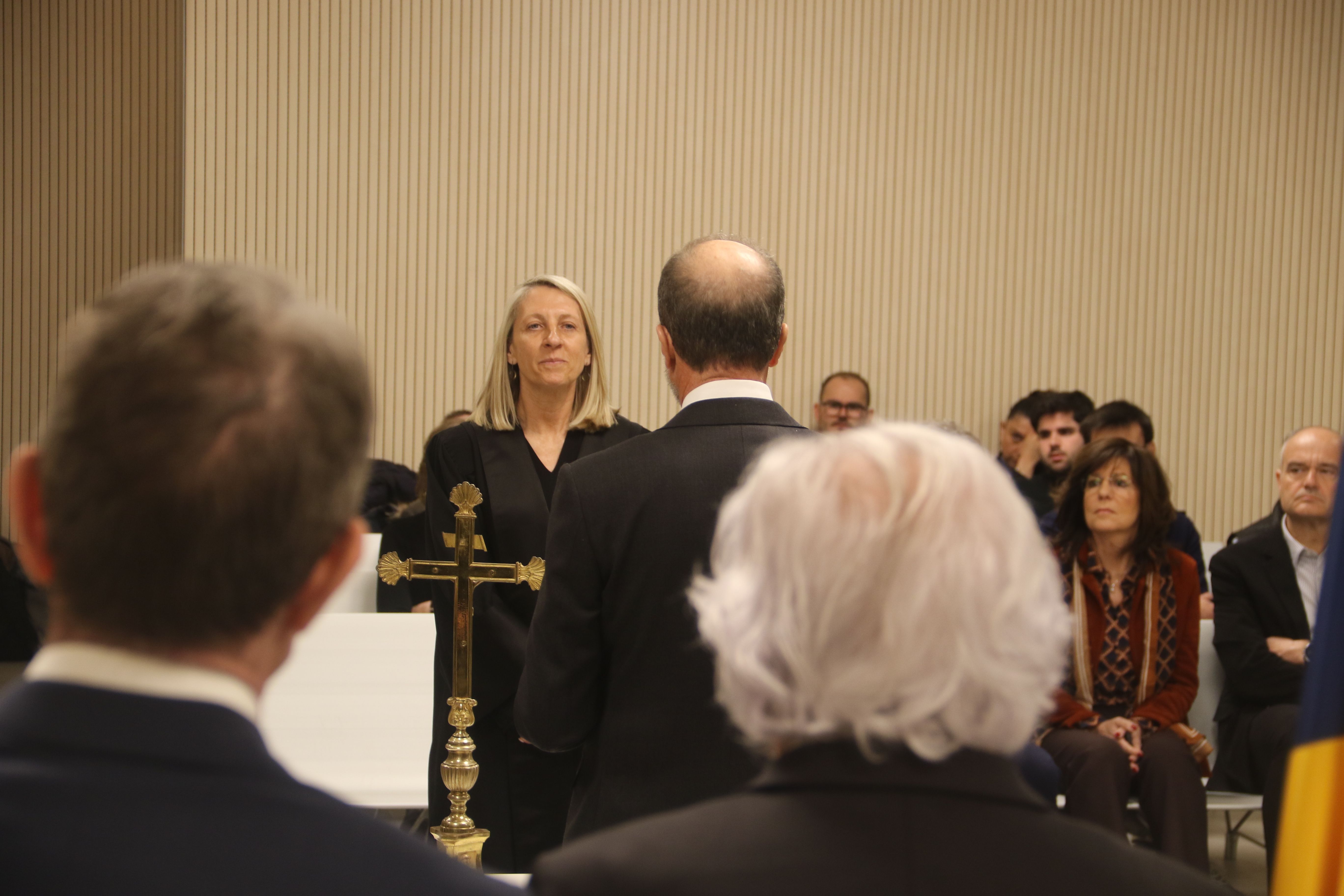 Míriam de Rosa en el moment de prometre el càrrec. Míriam de Rosa en el moment de prometre el càrrec.