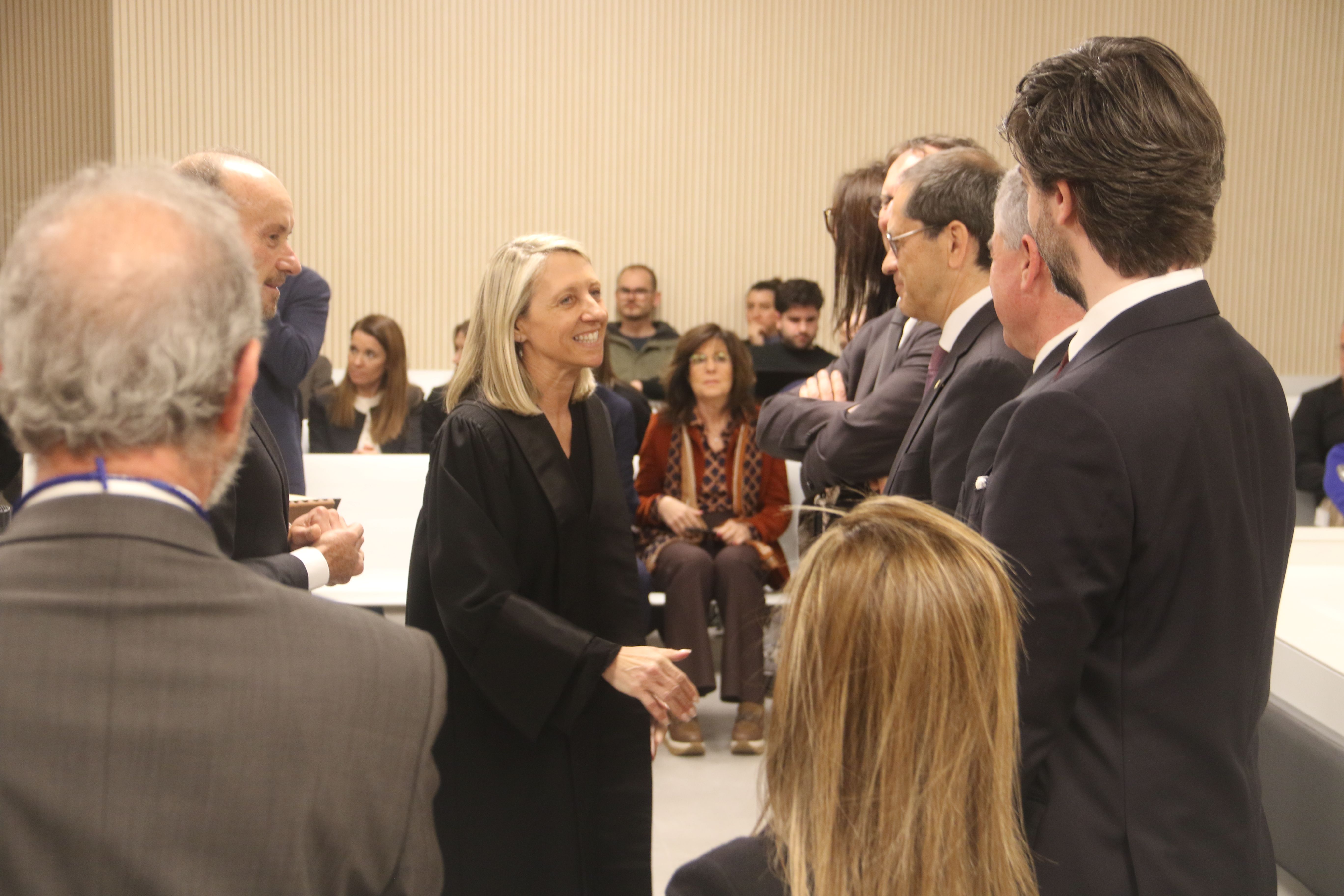 Míriam de Rosa saluda les autoritats.