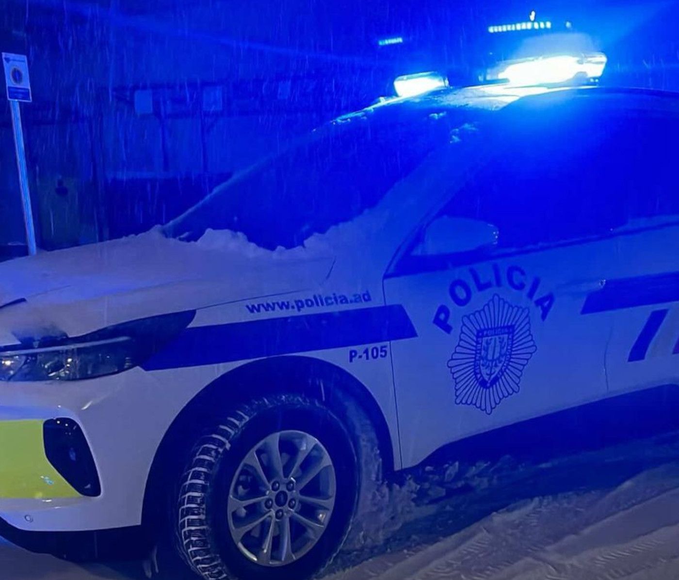 Un dels cotxes de policia desplaçats a la zona.