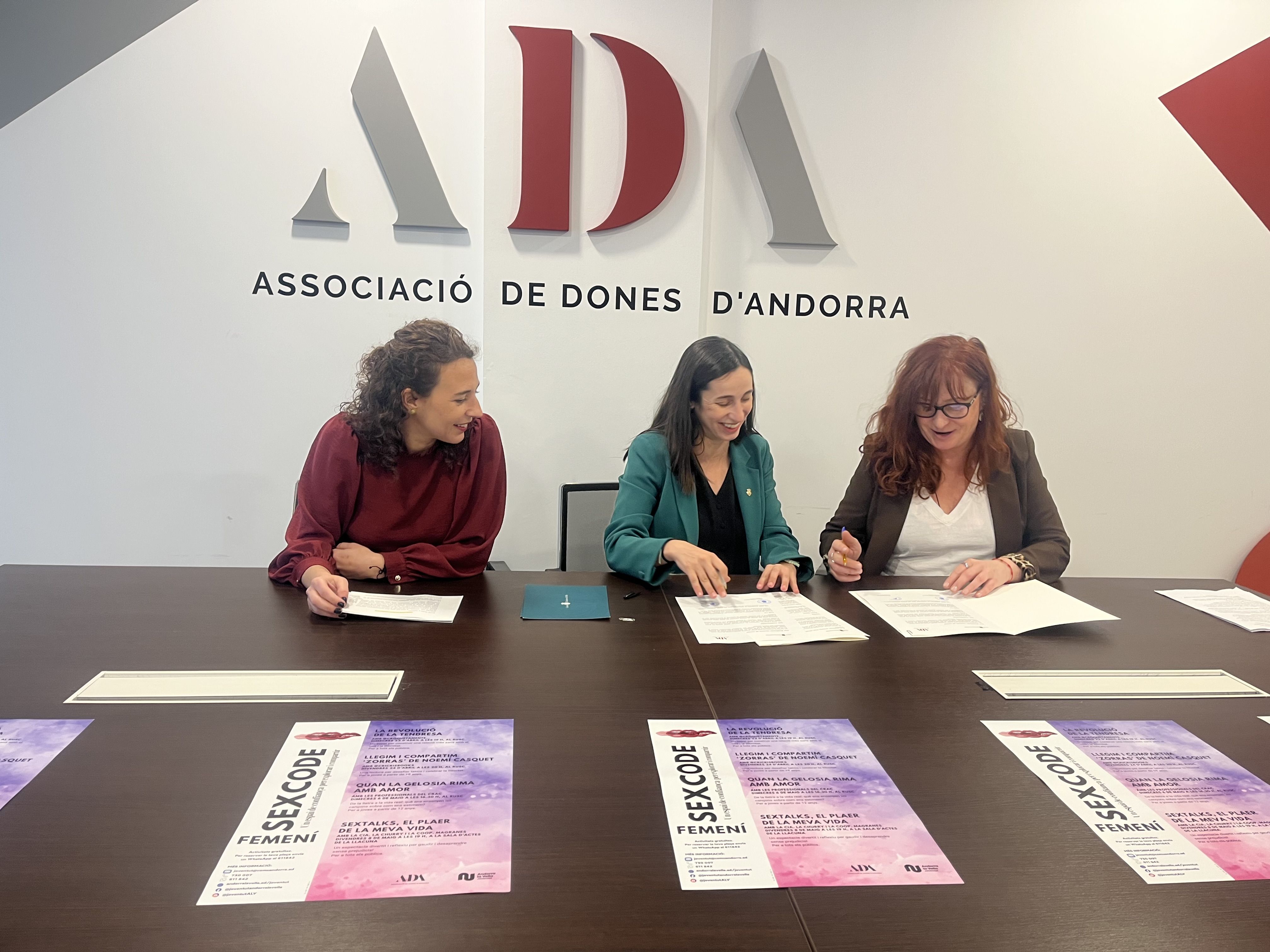 Maria Nazzaro, Olalla Losada i Elvira Geli, durant la roda de premsa.