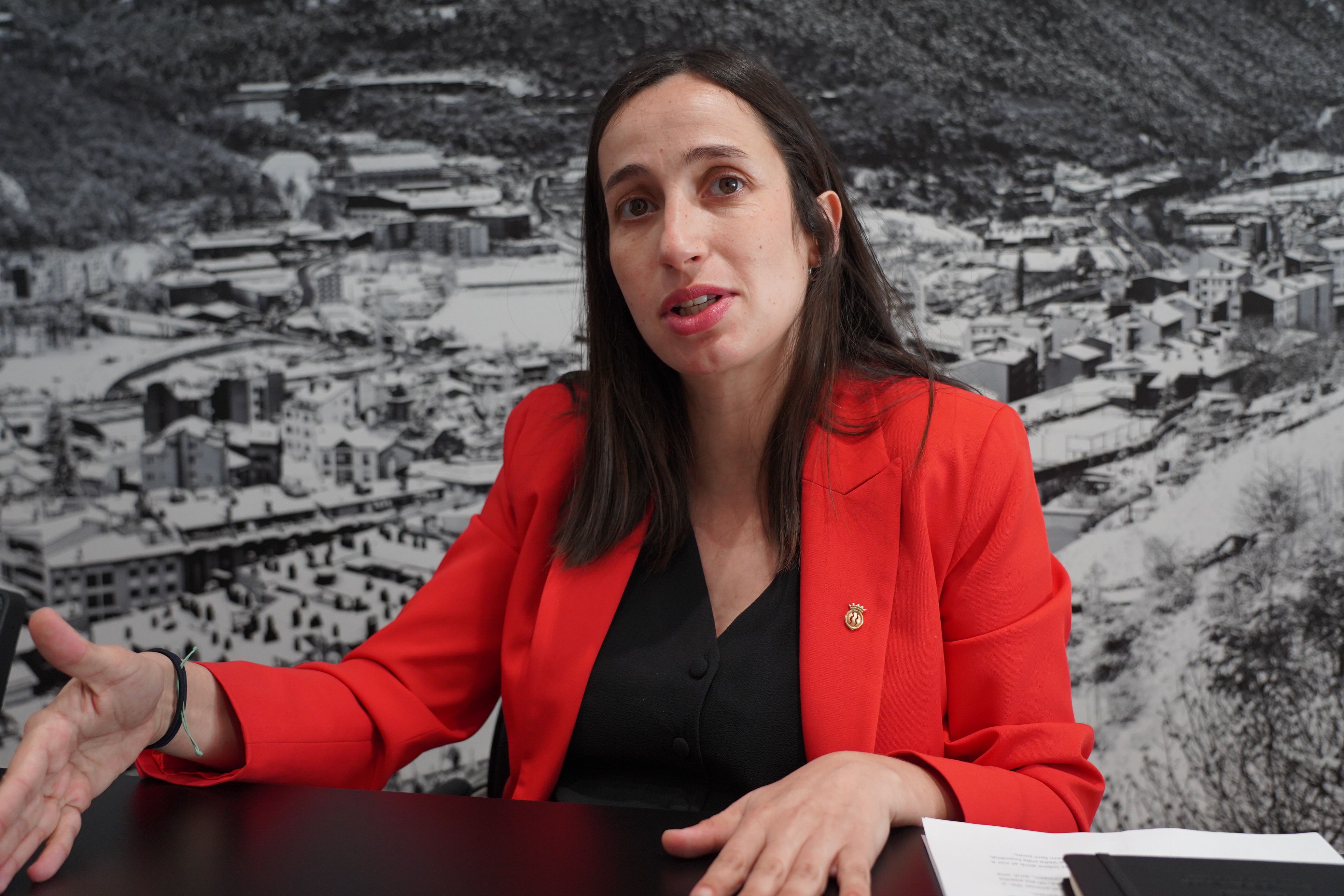 La cònsol menor d'Andorra la Vella, Olalla Losada, durant l'entrevista. // M. P.